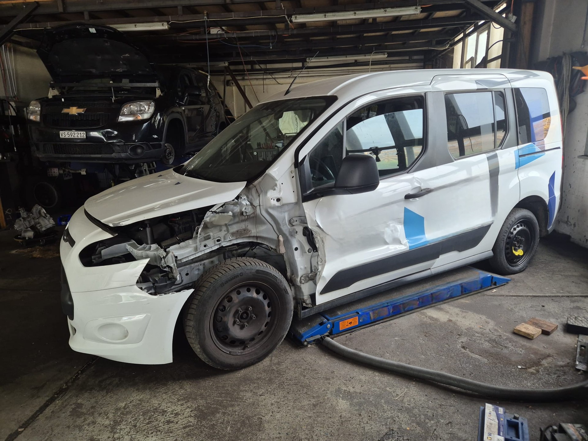 FORD Tourneo Connect 1.5 TDCi Ambiente Powershift-image-3