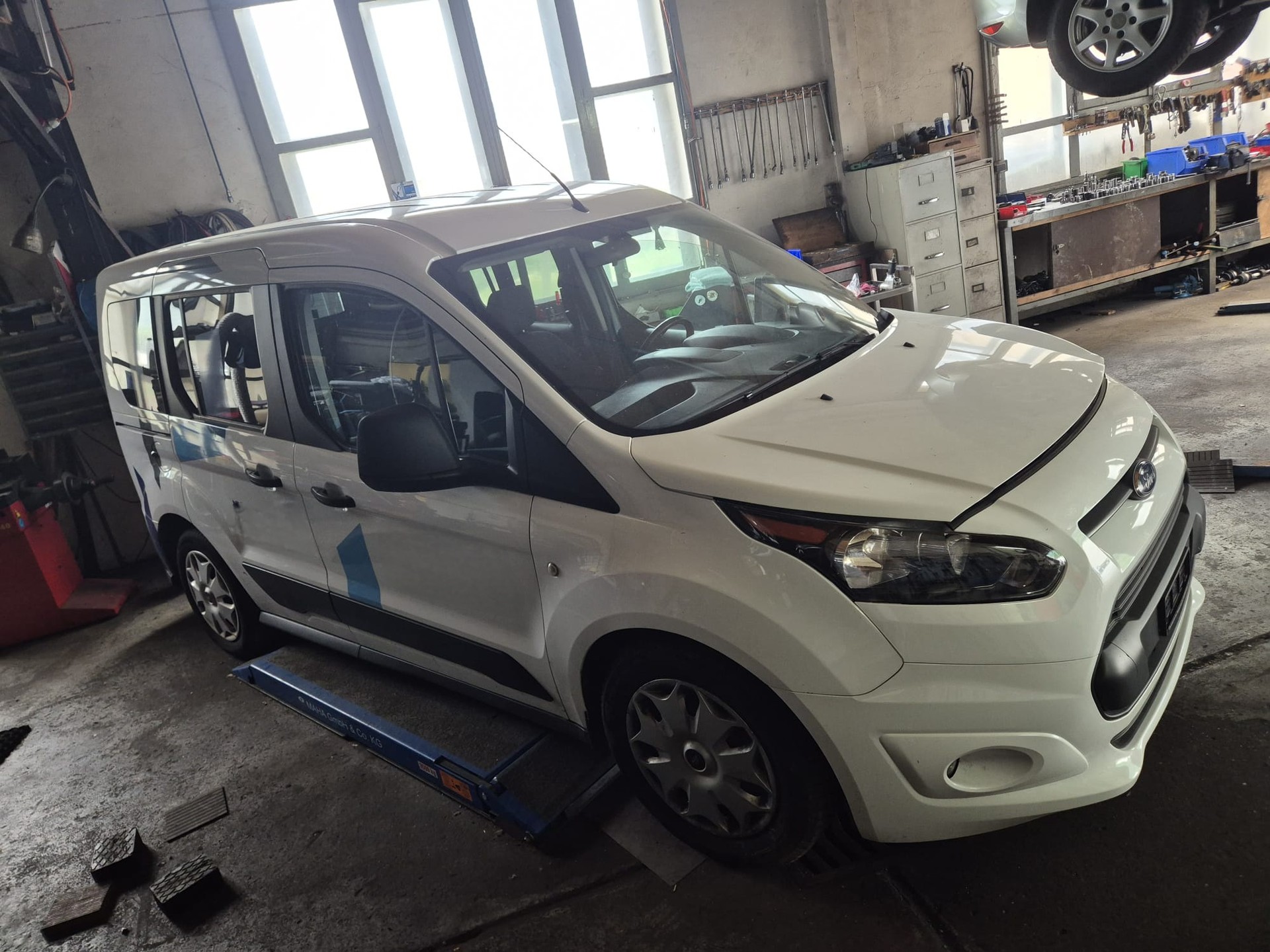 FORD Tourneo Connect 1.5 TDCi Ambiente Powershift-image-2