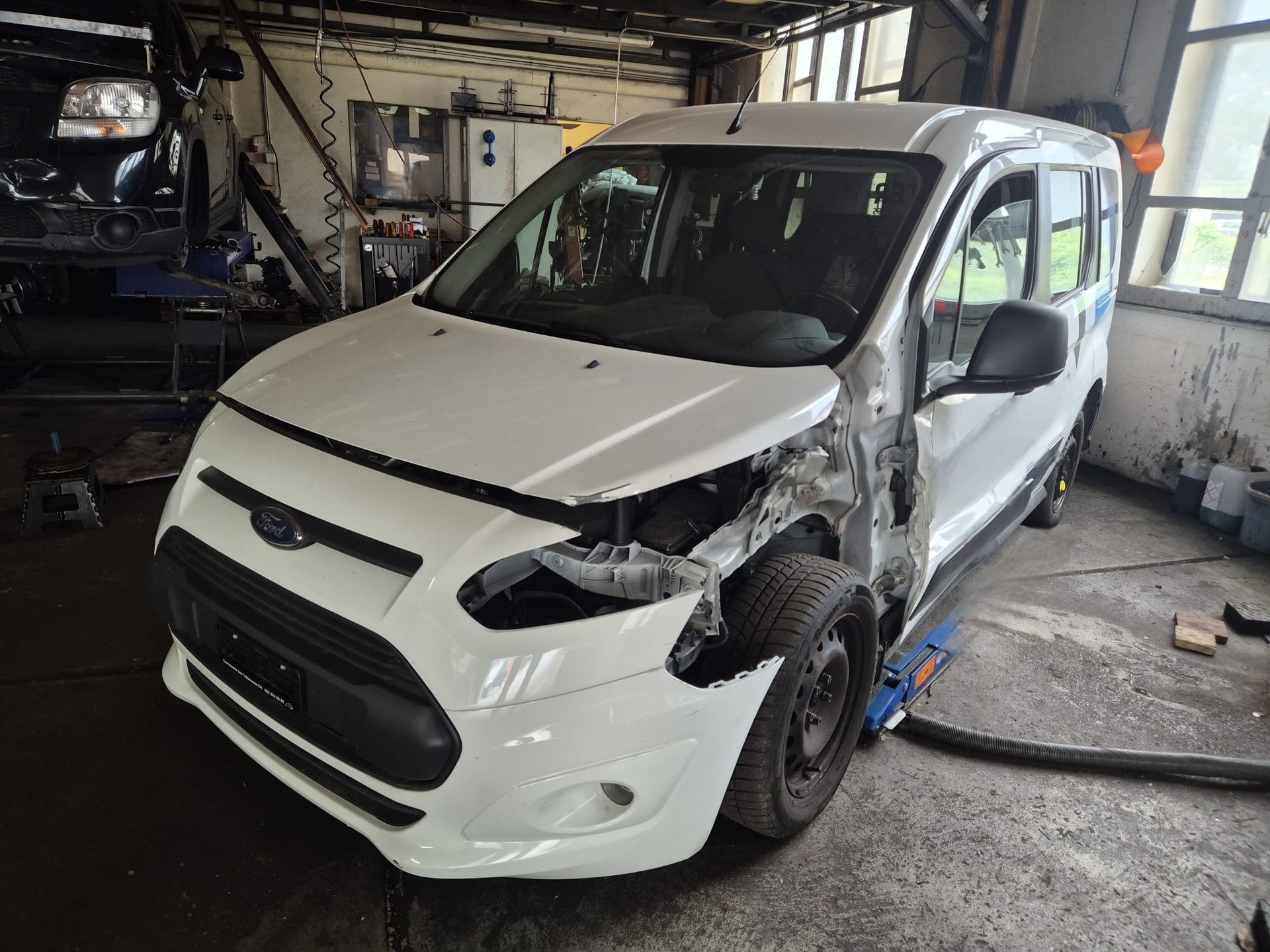 FORD Tourneo Connect 1.5 TDCi Ambiente Powershift-image-0