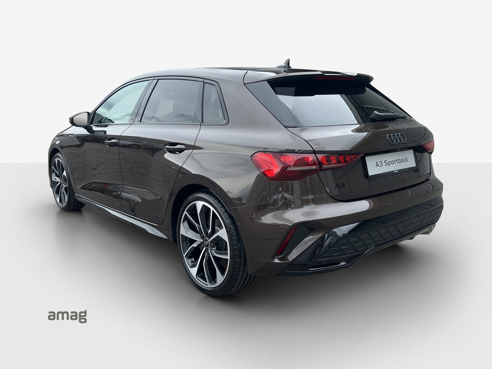 AUDI A3 Sportback TFSI 110 kW S line Attraction S tronic-image-2