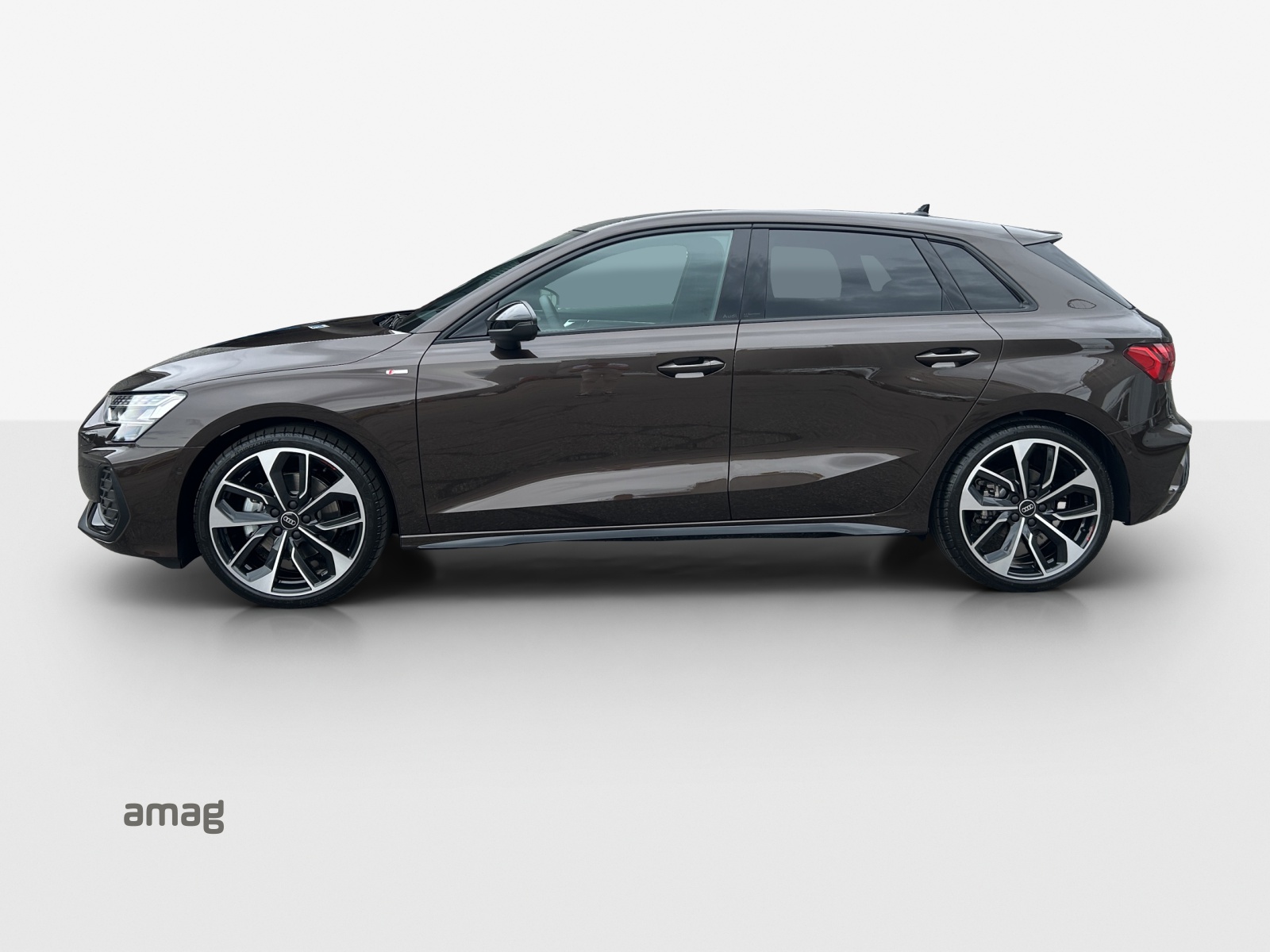 AUDI A3 Sportback TFSI 110 kW S line Attraction S tronic-image-1