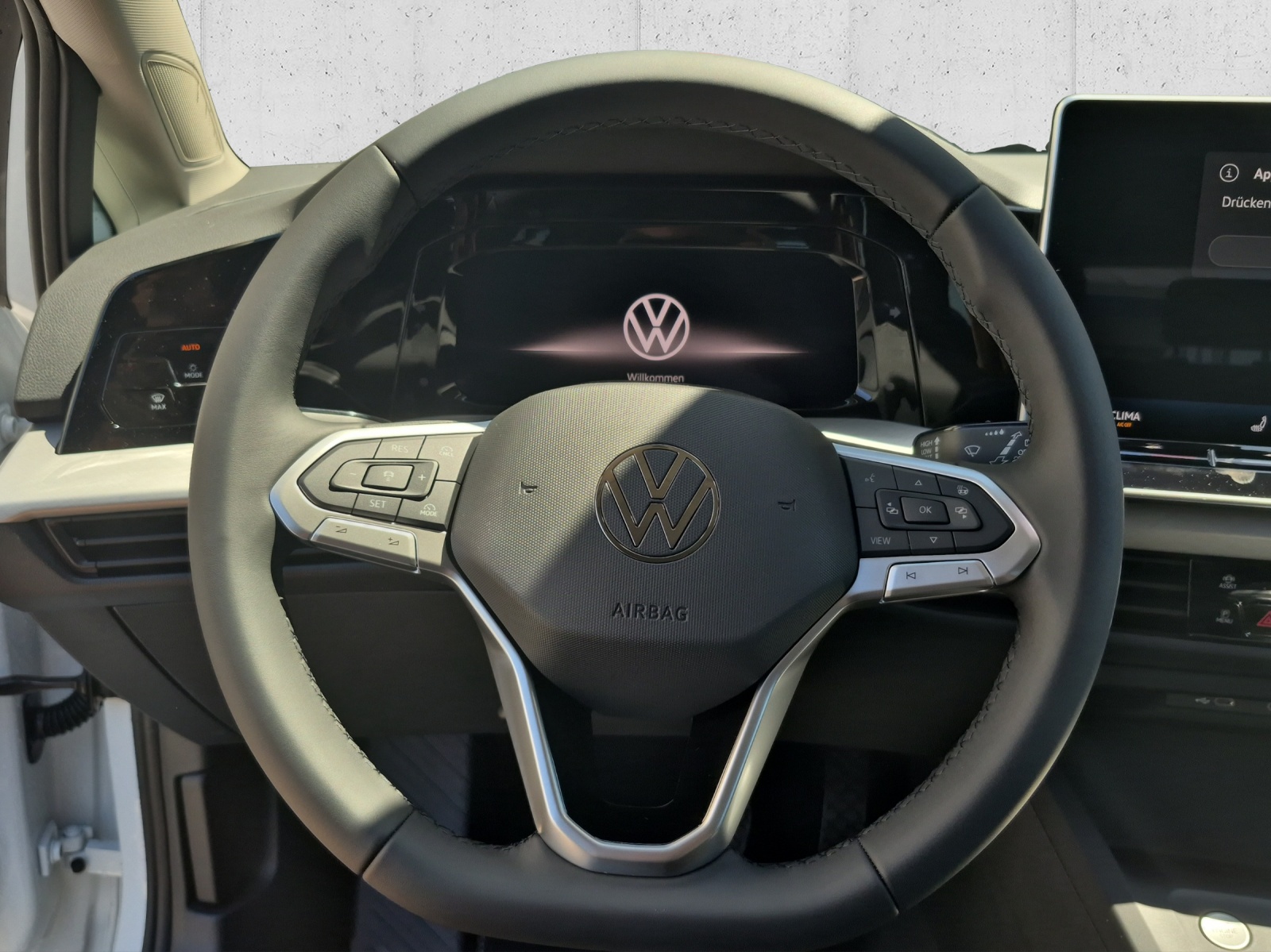 VW Golf 1.5 TSI Basis-image-9