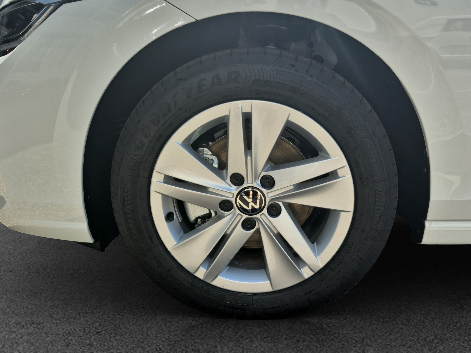 VW Golf 1.5 TSI Basis-image-15