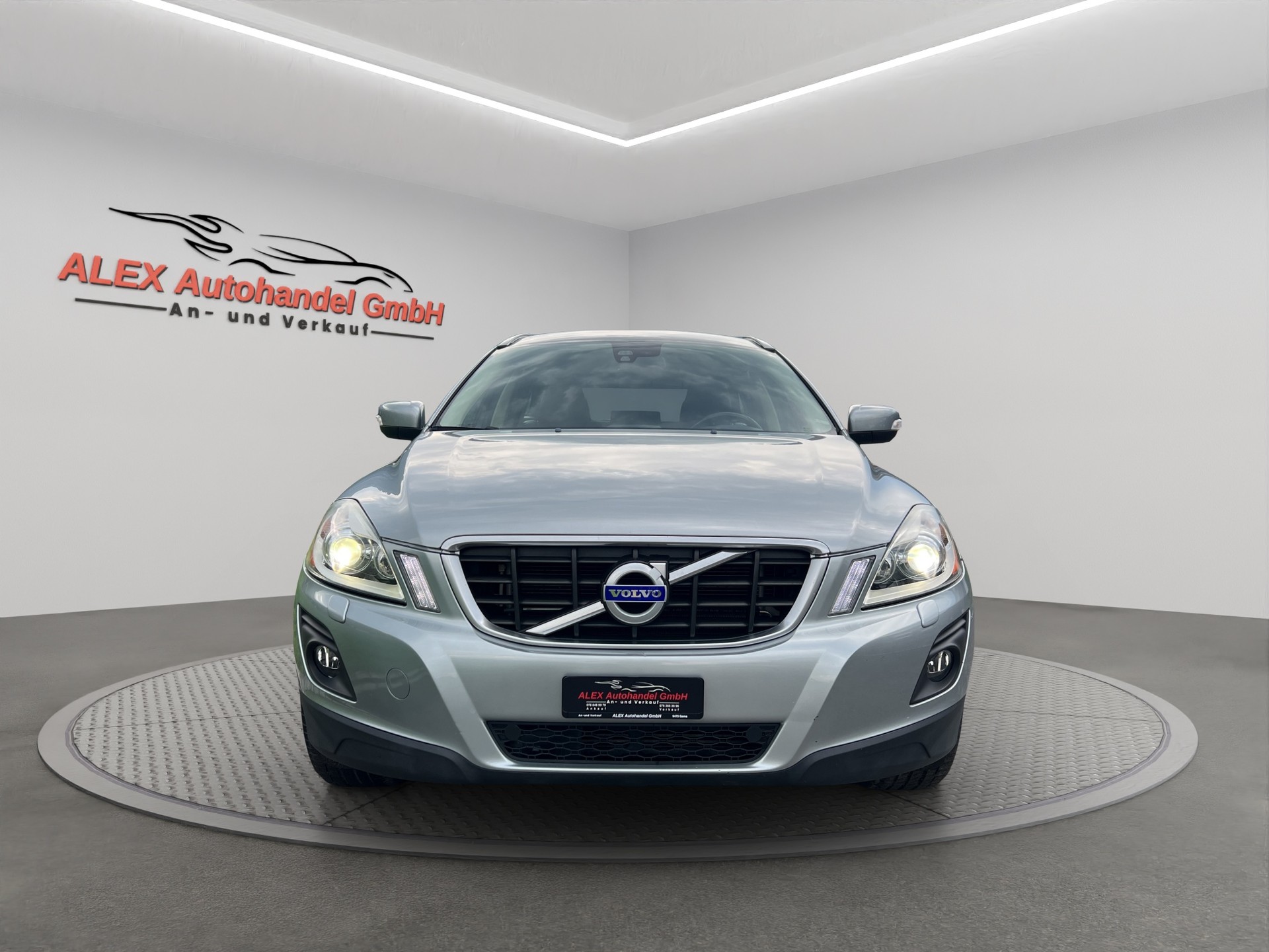 VOLVO XC60 T6 AWD Momentum Geartronic-image-1