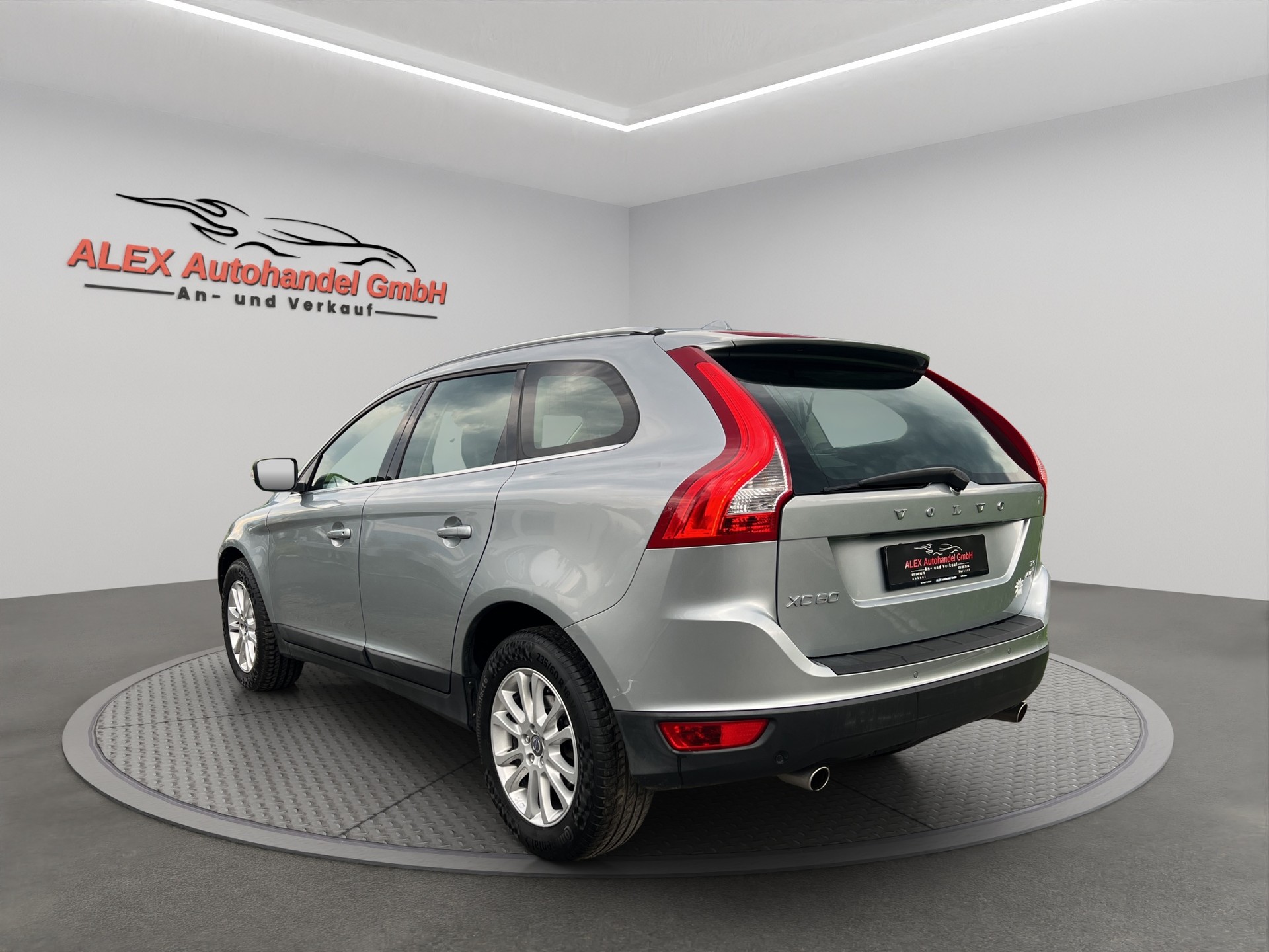 VOLVO XC60 T6 AWD Momentum Geartronic-image-3
