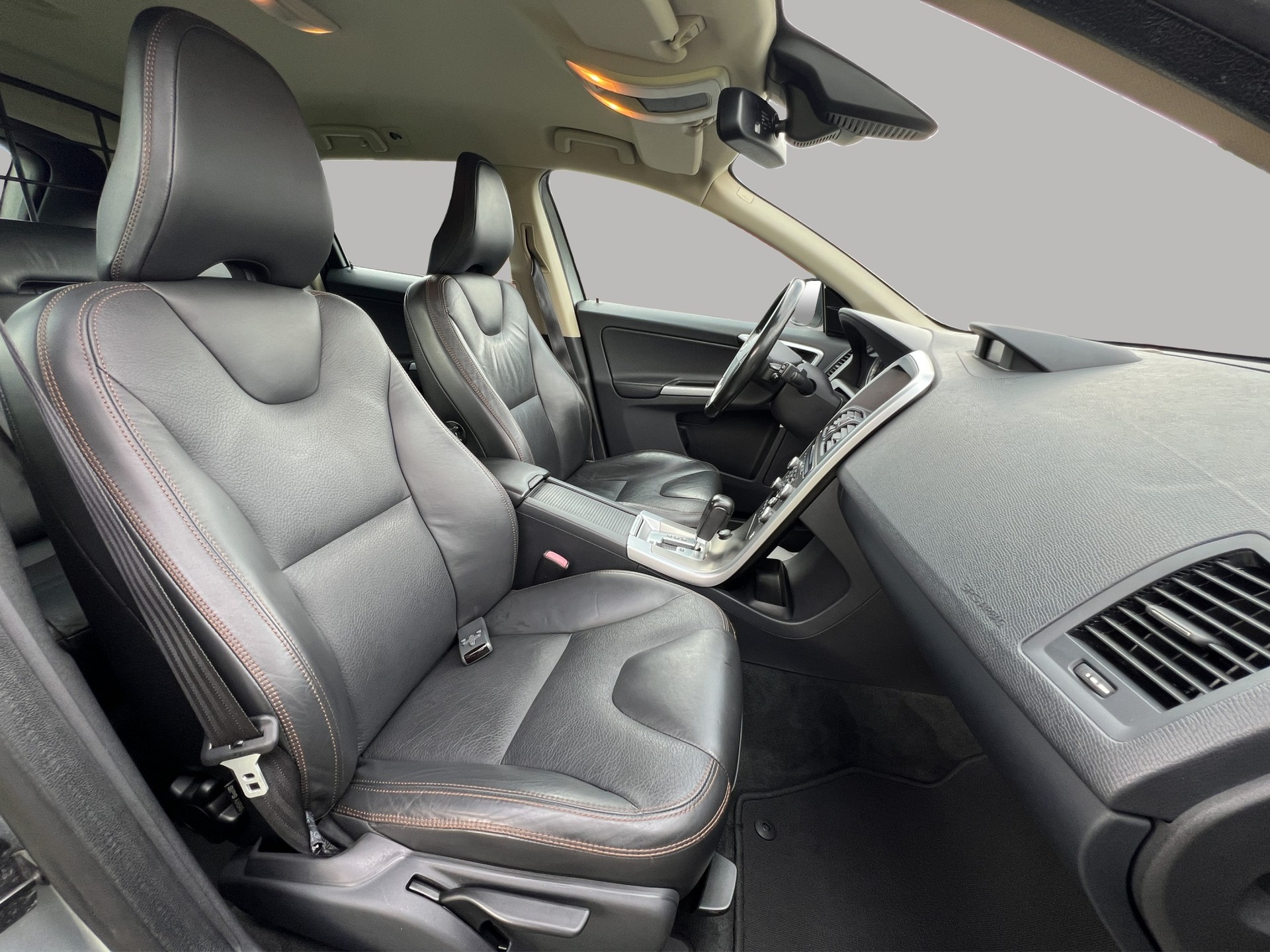 VOLVO XC60 T6 AWD Momentum Geartronic-image-10