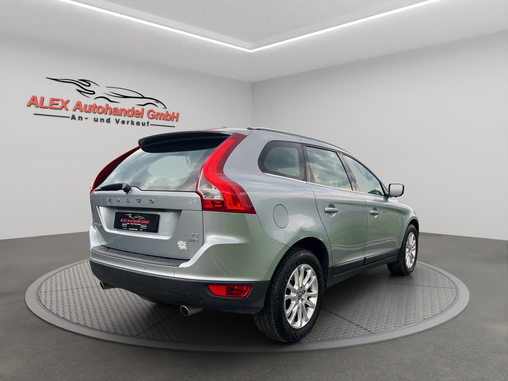 VOLVO XC60 T6 AWD Momentum Geartronic-image-6