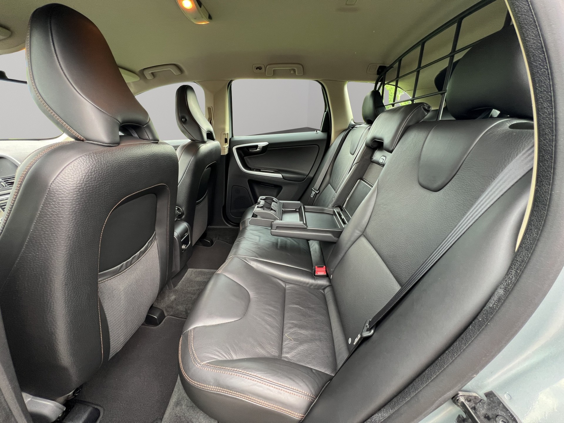 VOLVO XC60 T6 AWD Momentum Geartronic-image-11