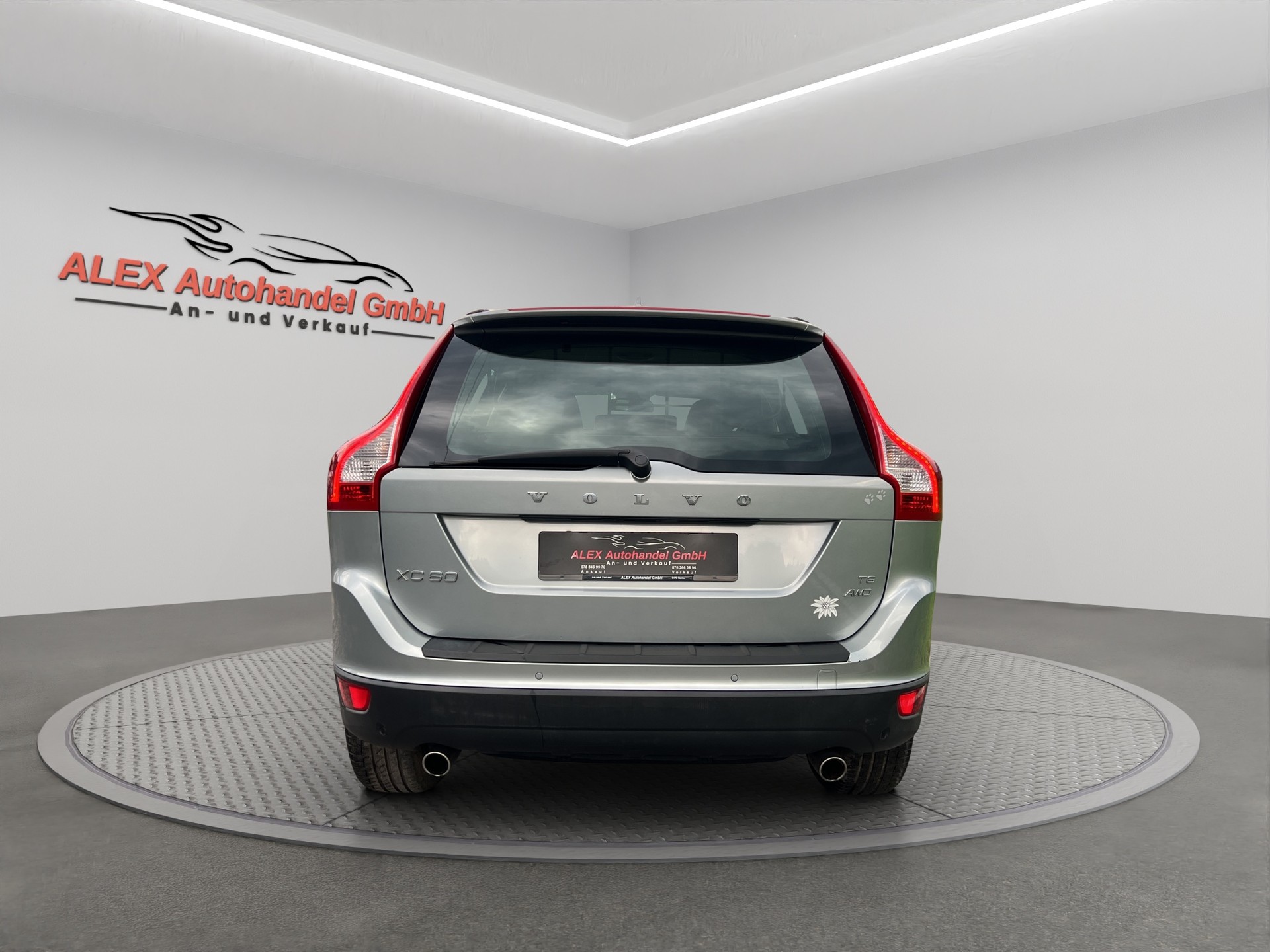 VOLVO XC60 T6 AWD Momentum Geartronic-image-4