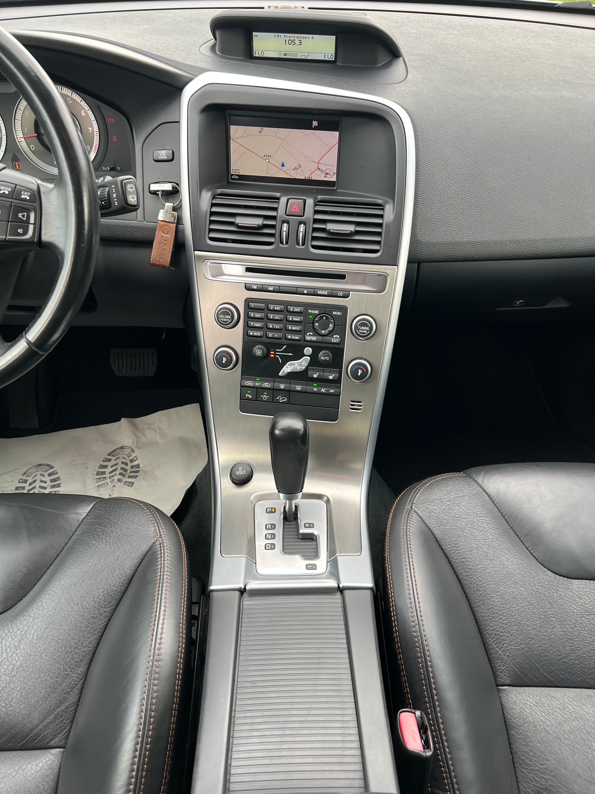 VOLVO XC60 T6 AWD Momentum Geartronic-image-12