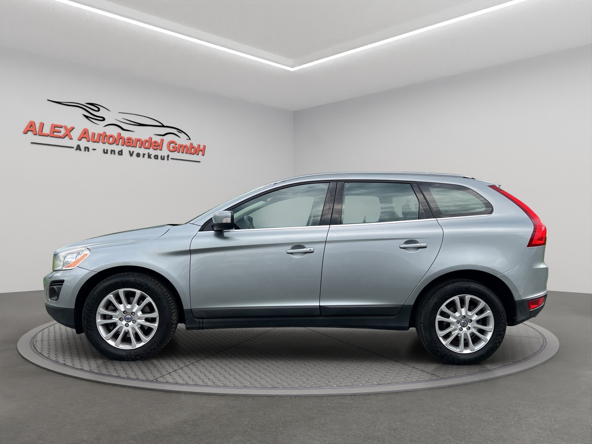 VOLVO XC60 T6 AWD Momentum Geartronic-image-2