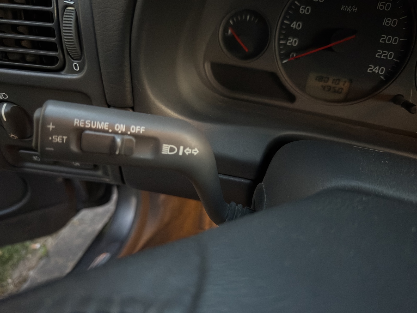 VOLVO V40 T4 Special/Dynamic Edition-image-21