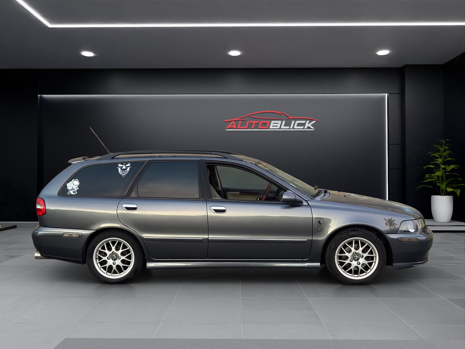 VOLVO V40 T4 Special/Dynamic Edition-image-4