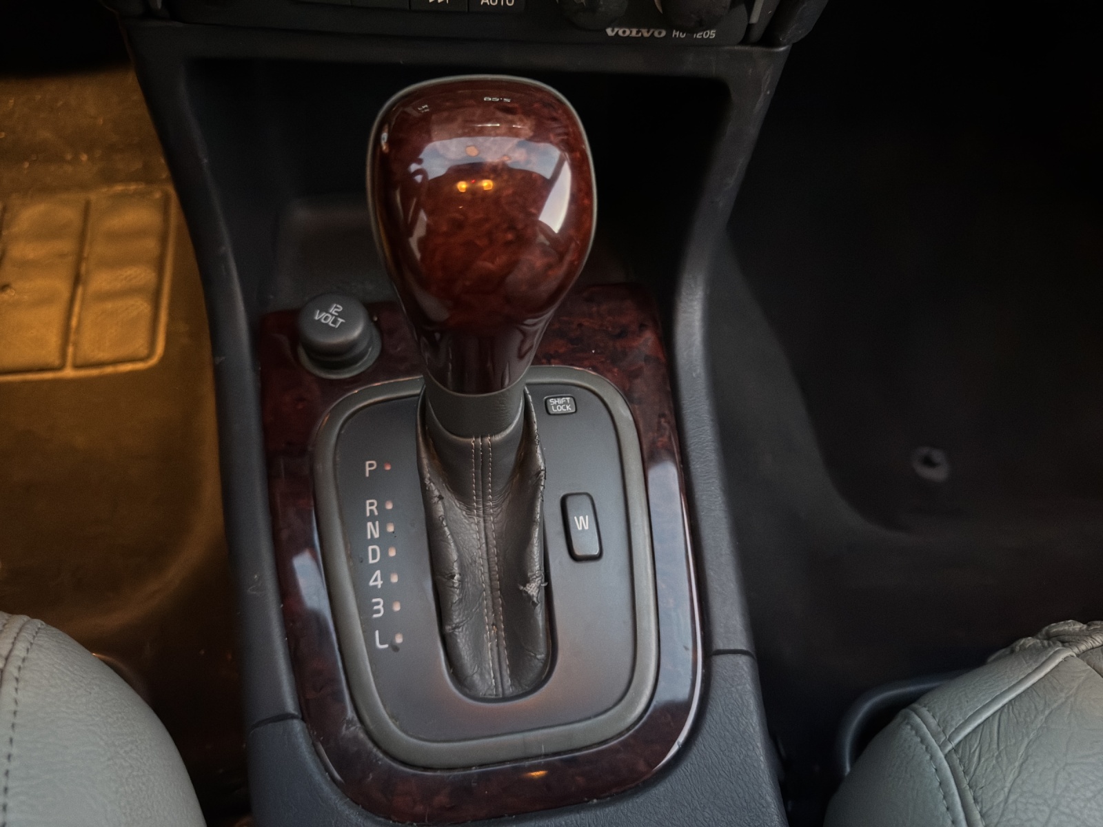 VOLVO V40 T4 Special/Dynamic Edition-image-19