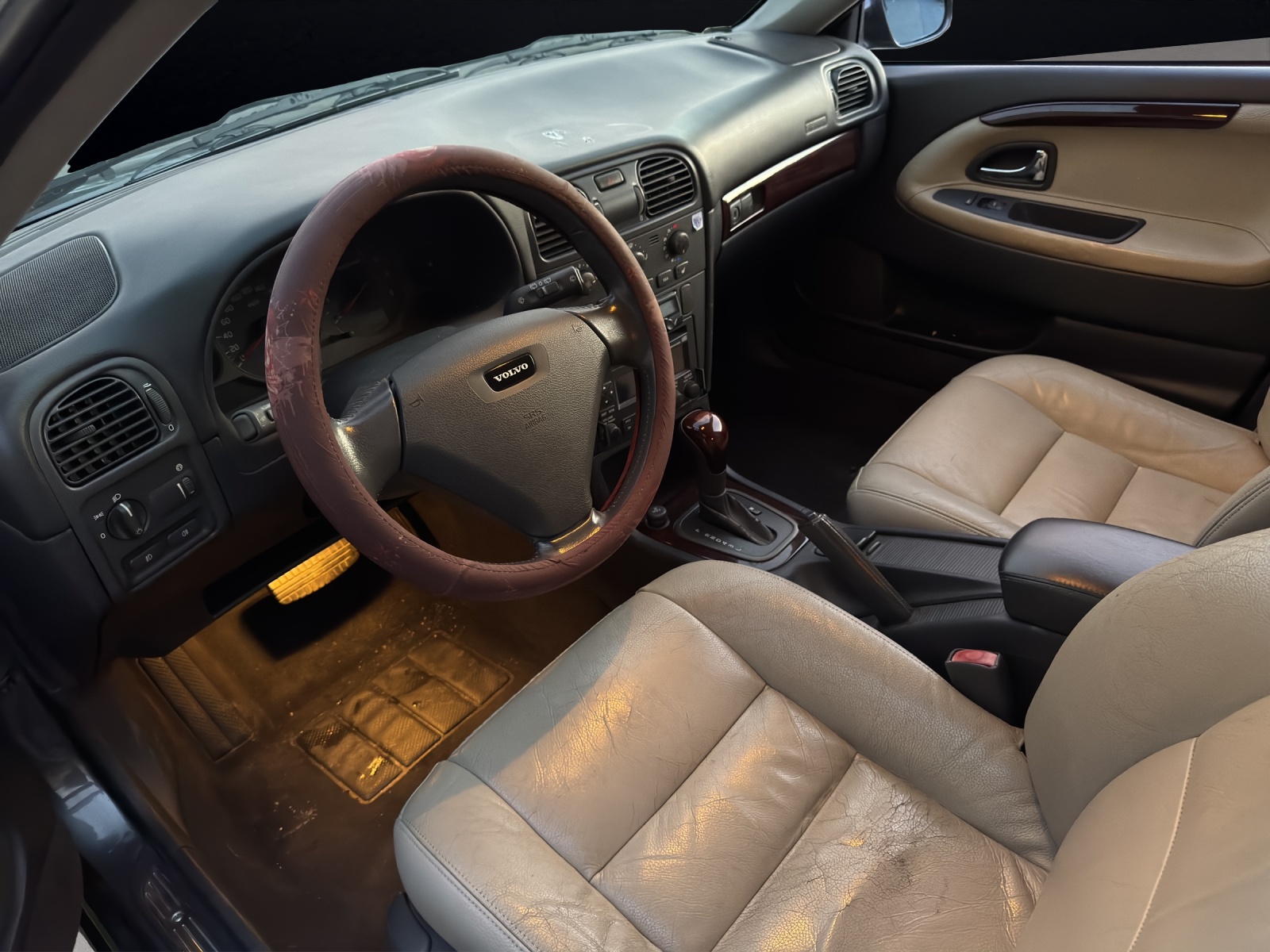 VOLVO V40 T4 Special/Dynamic Edition-image-9