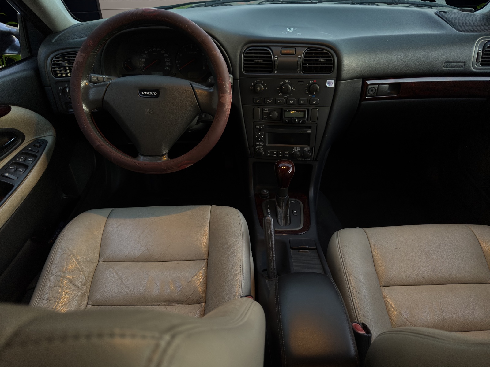 VOLVO V40 T4 Special/Dynamic Edition-image-13