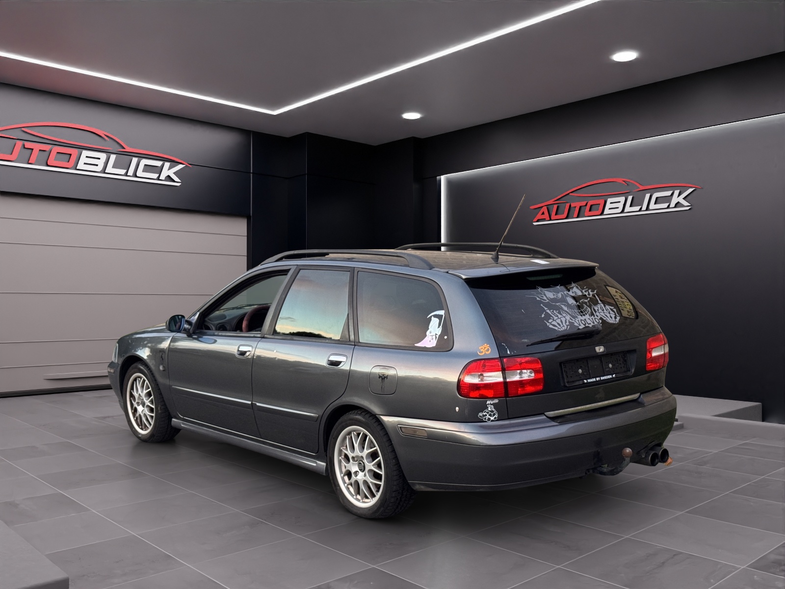 VOLVO V40 T4 Special/Dynamic Edition-image-1