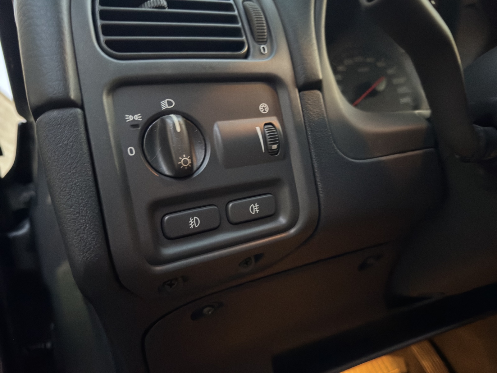VOLVO V40 T4 Special/Dynamic Edition-image-22