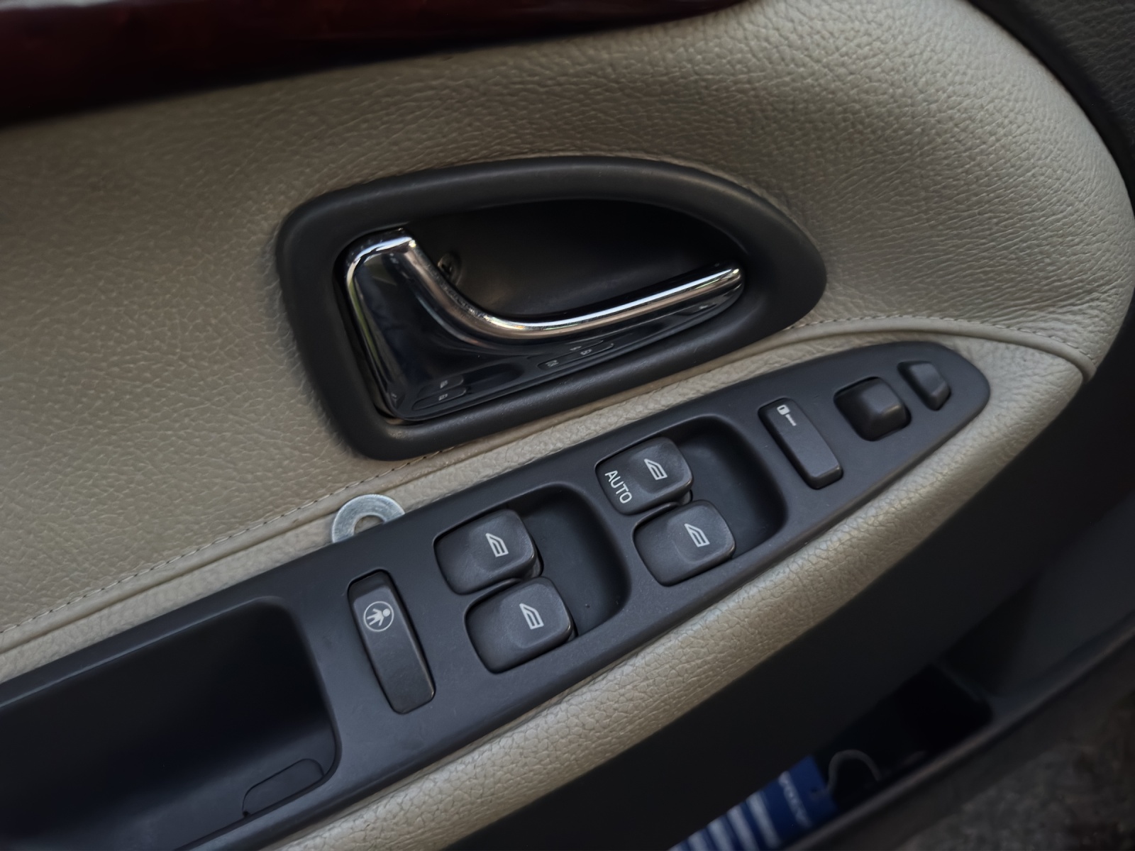 VOLVO V40 T4 Special/Dynamic Edition-image-14