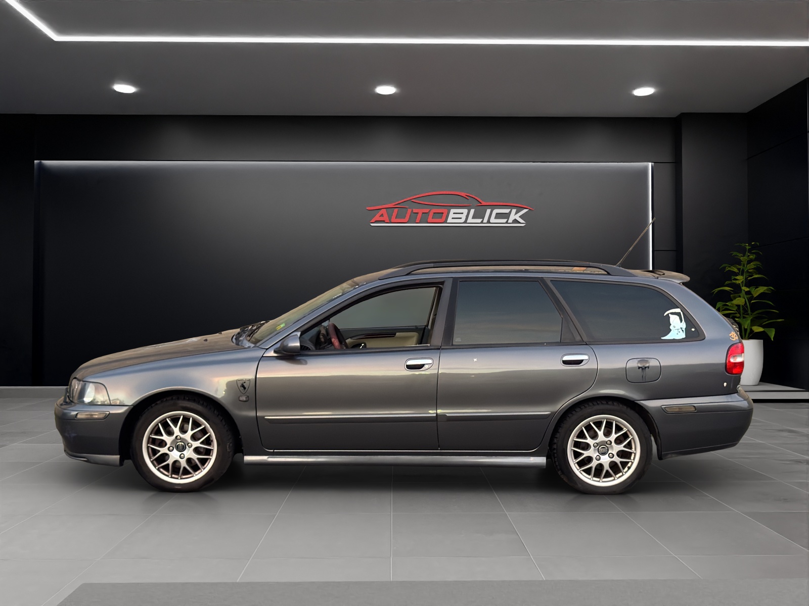 VOLVO V40 T4 Special/Dynamic Edition-image-5