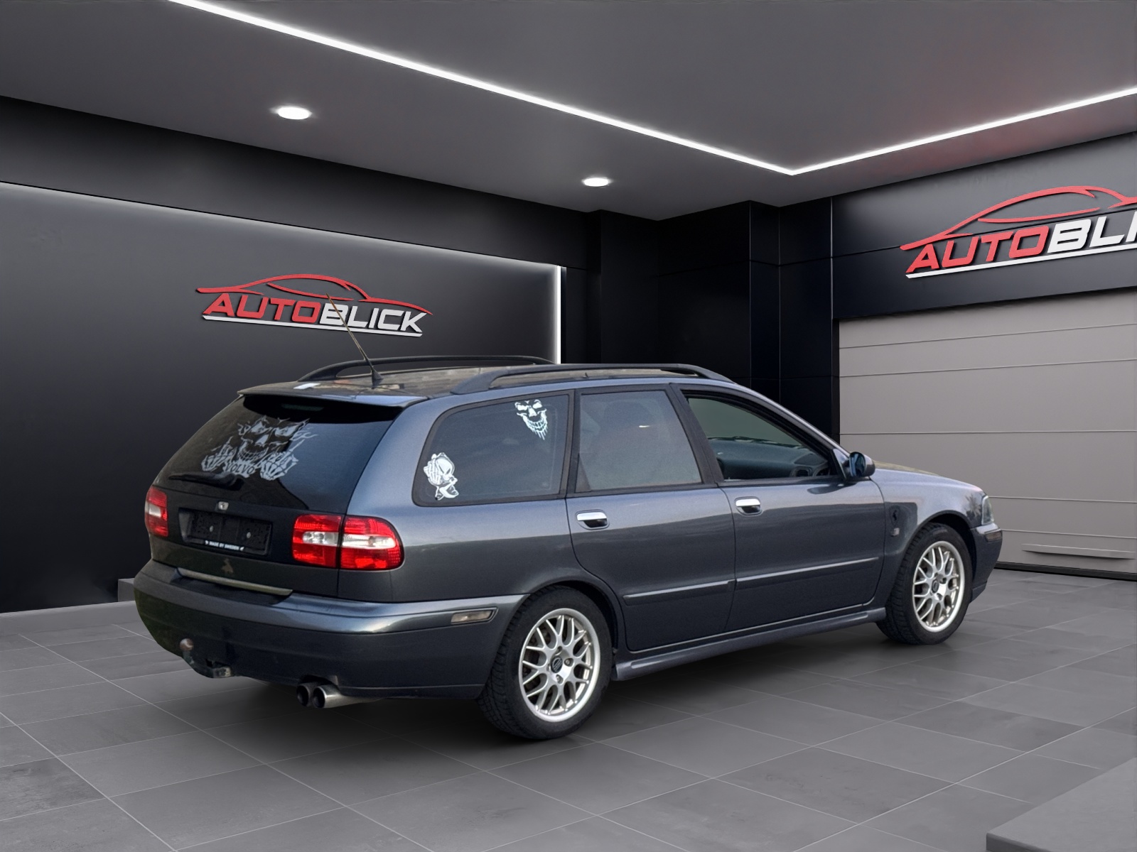 VOLVO V40 T4 Special/Dynamic Edition-image-3