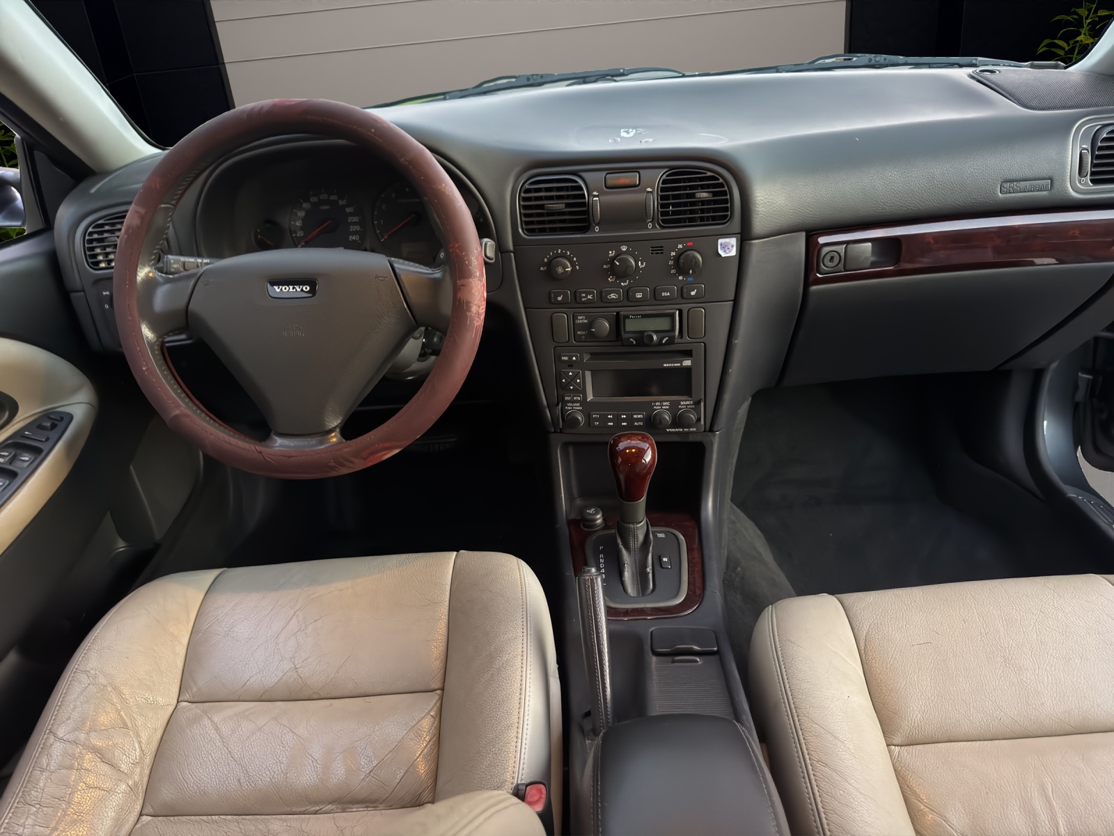 VOLVO V40 T4 Special/Dynamic Edition-image-8
