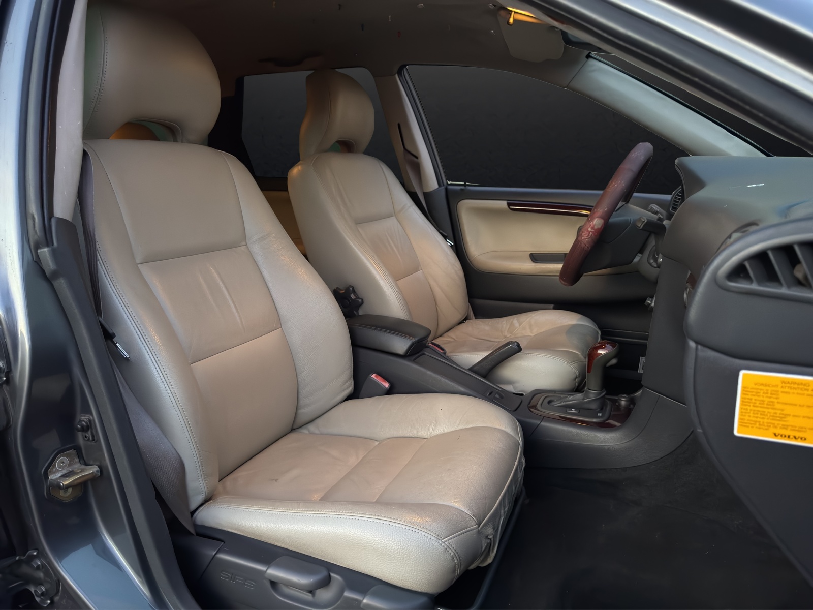 VOLVO V40 T4 Special/Dynamic Edition-image-12