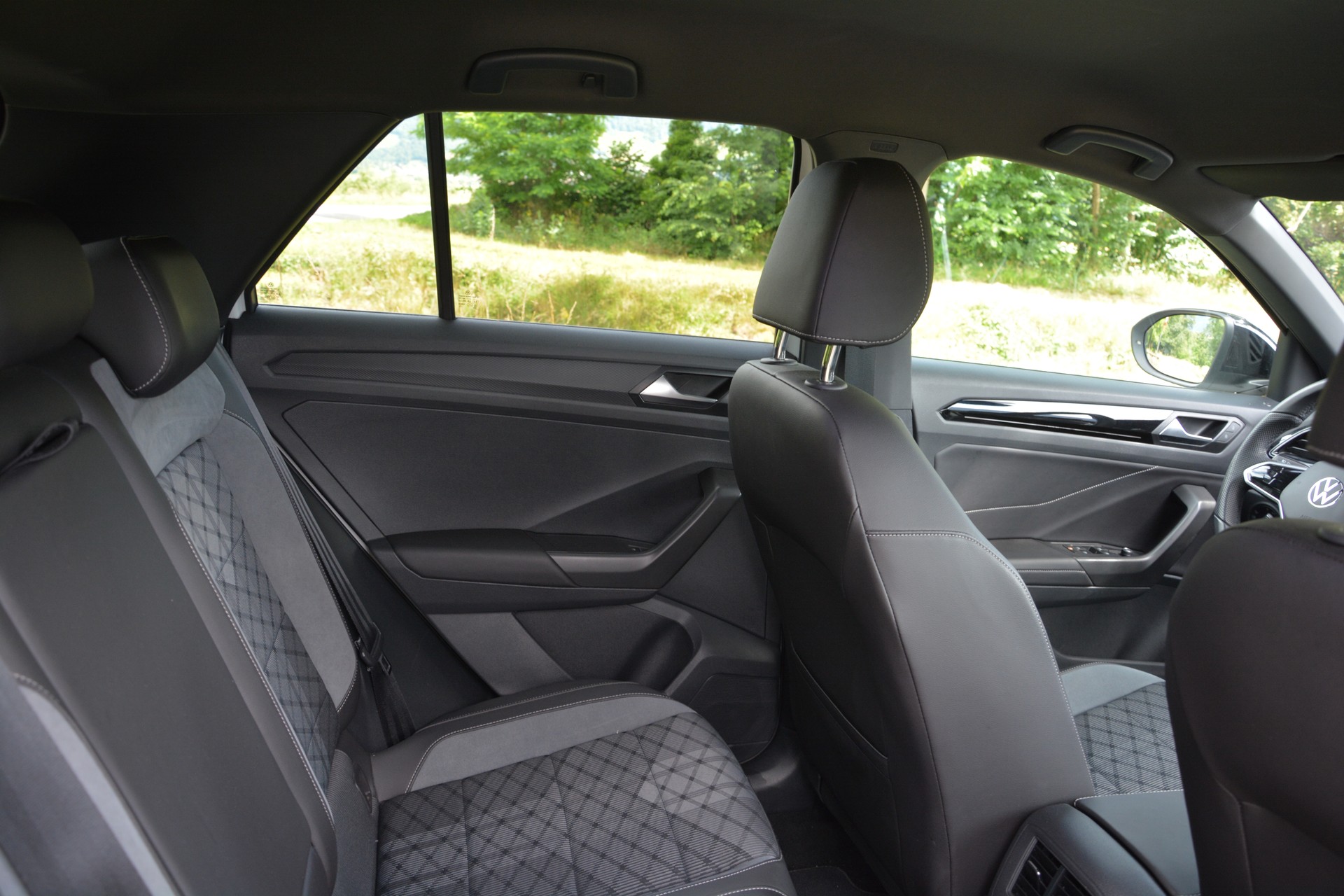 VW 2.0 TSI R-Line DSG 4motion-image-5