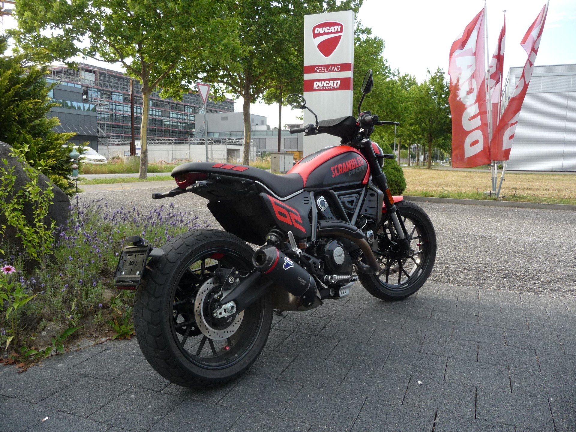 DUCATI Scrambler 803 Full Throttle-showroom-element-3