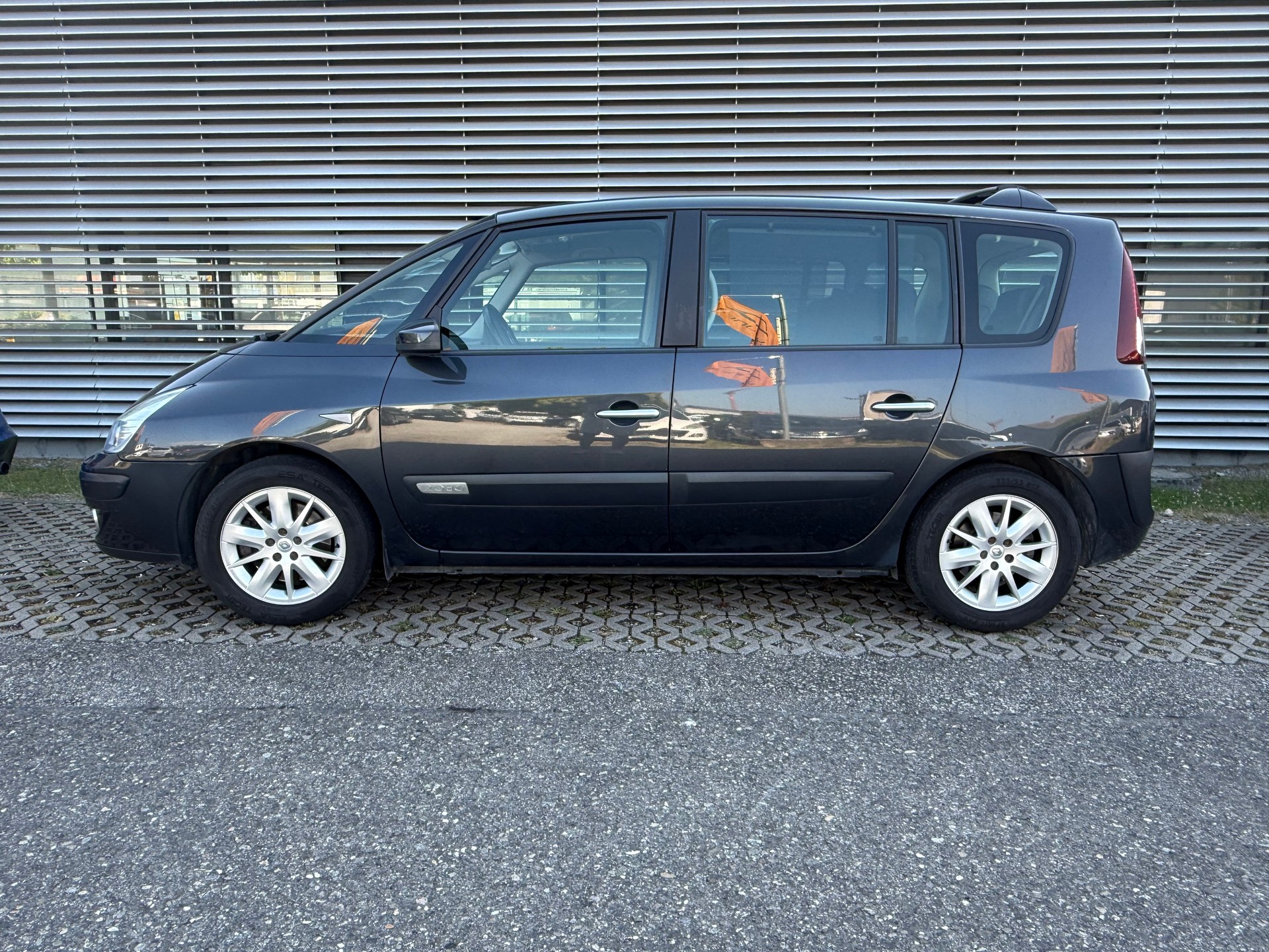 RENAULT Grand Espace 2.0 dCi Dynamique 7 Platz-image-9