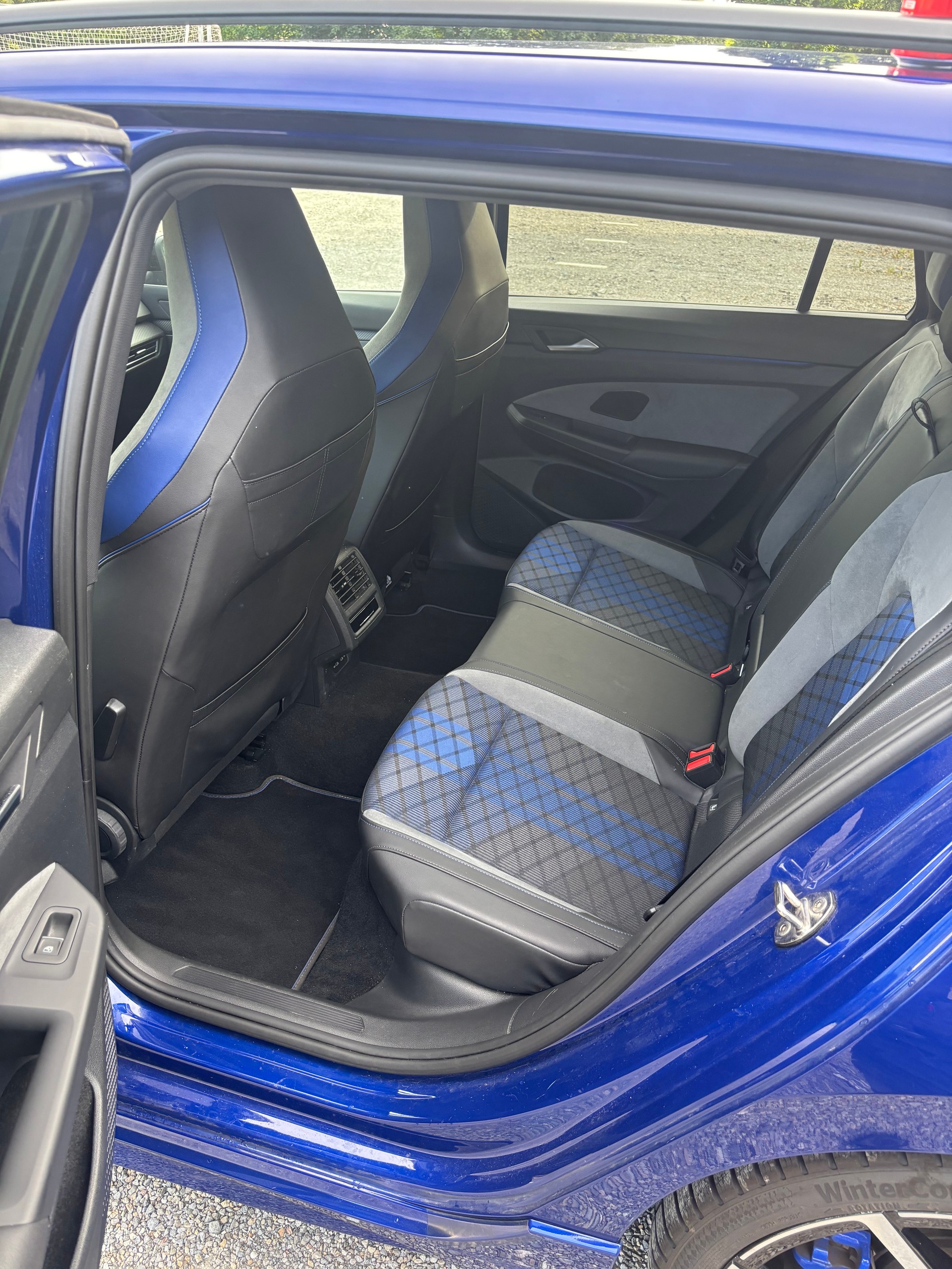 VW 2.0 TSI R DSG 4motion-image-4