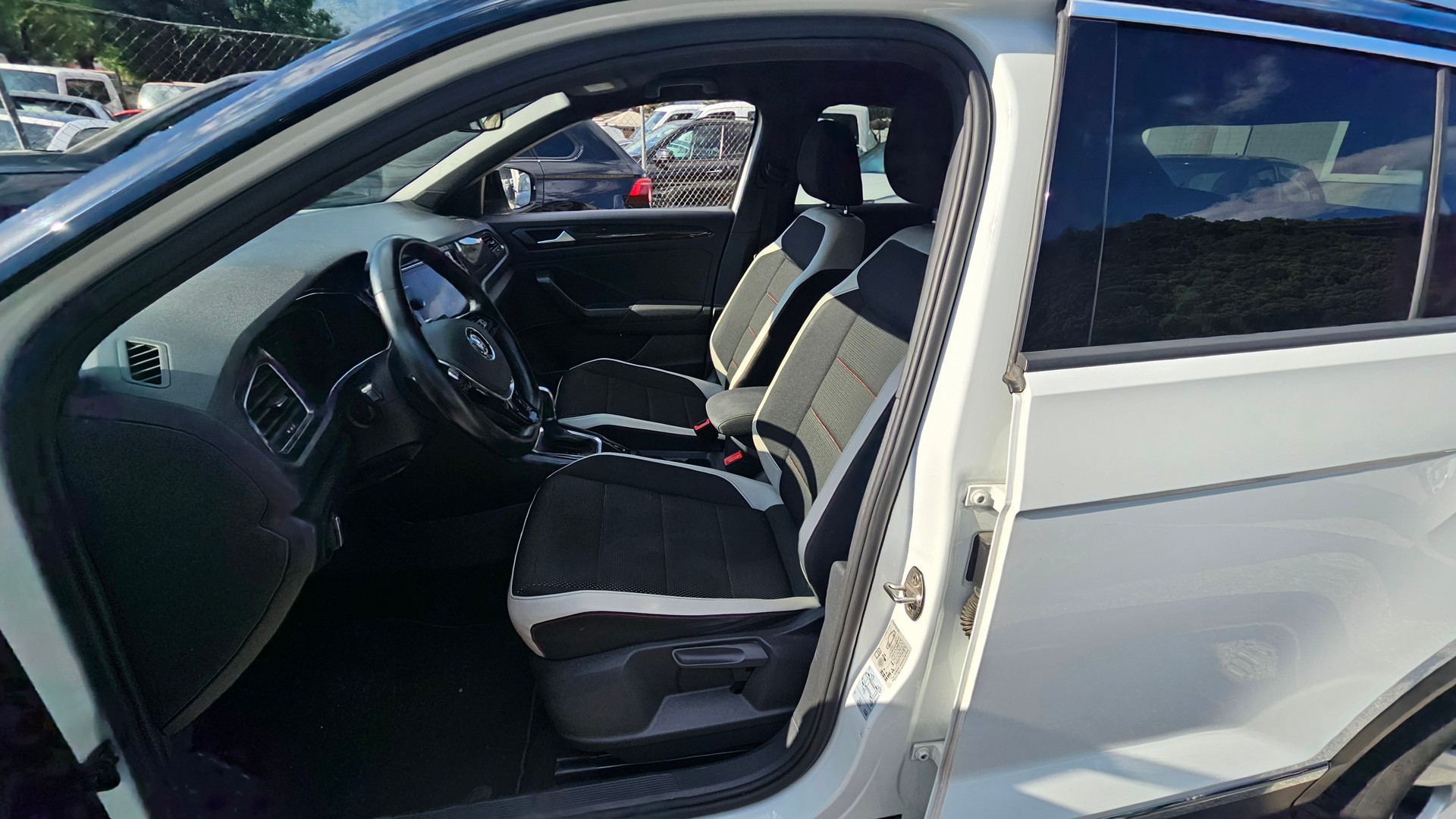 VW T-Roc 1.5 TSI EVO Sport DSG-image-6