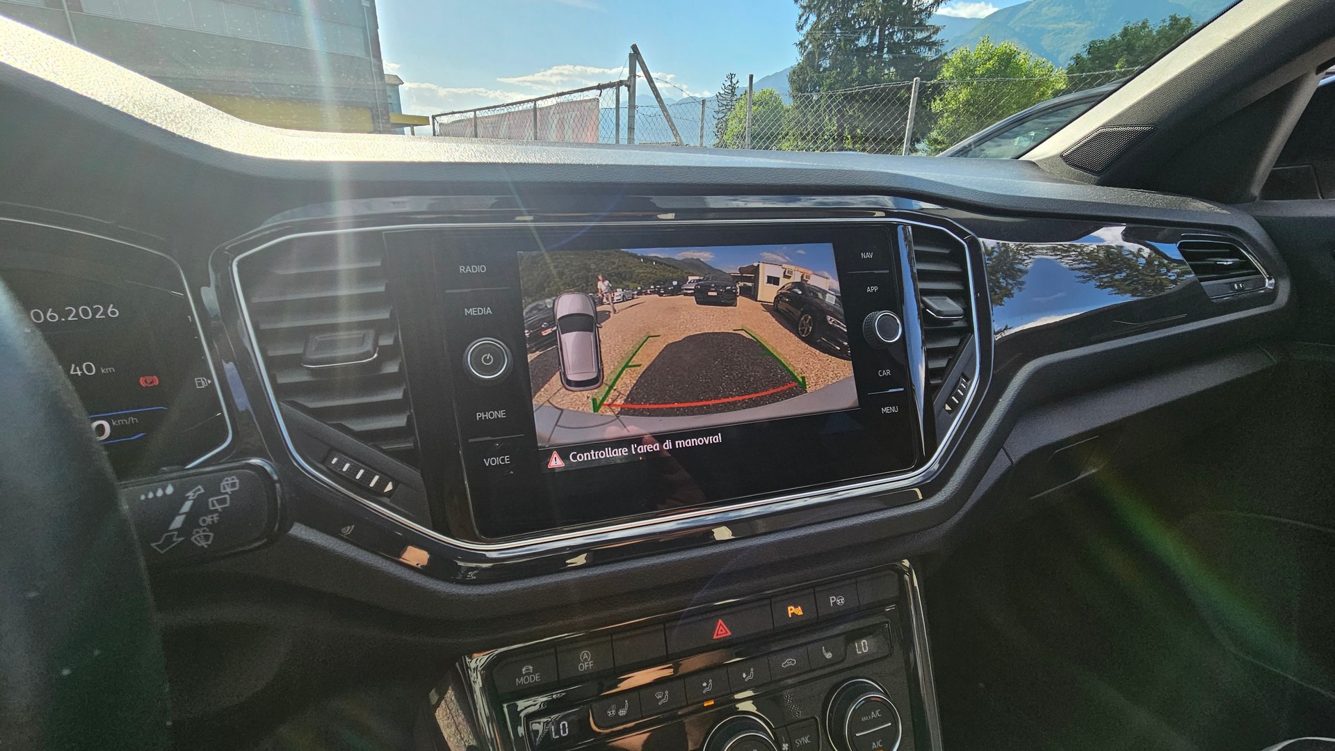 VW T-Roc 1.5 TSI EVO Sport DSG-image-4