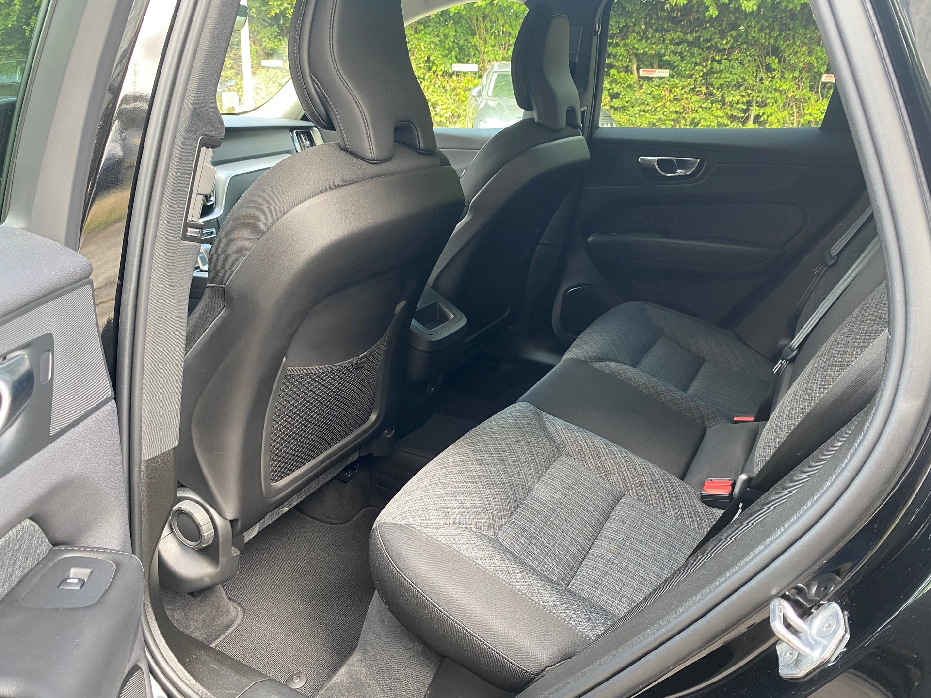 VOLVO XC60 B4 Benzin Mild Hybrid Momentum Geartronic-image-3
