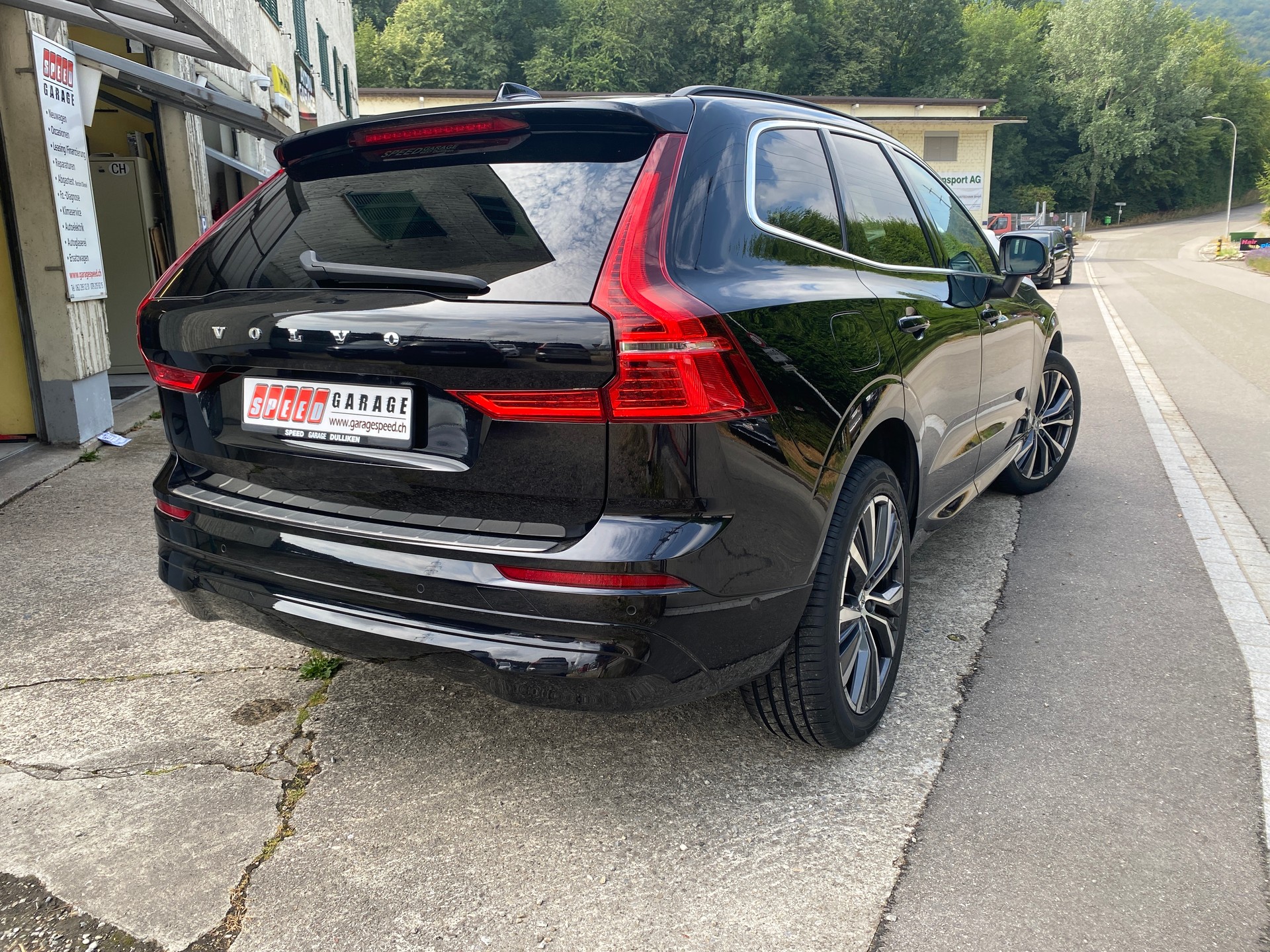 VOLVO XC60 B4 Benzin Mild Hybrid Momentum Geartronic-image-1