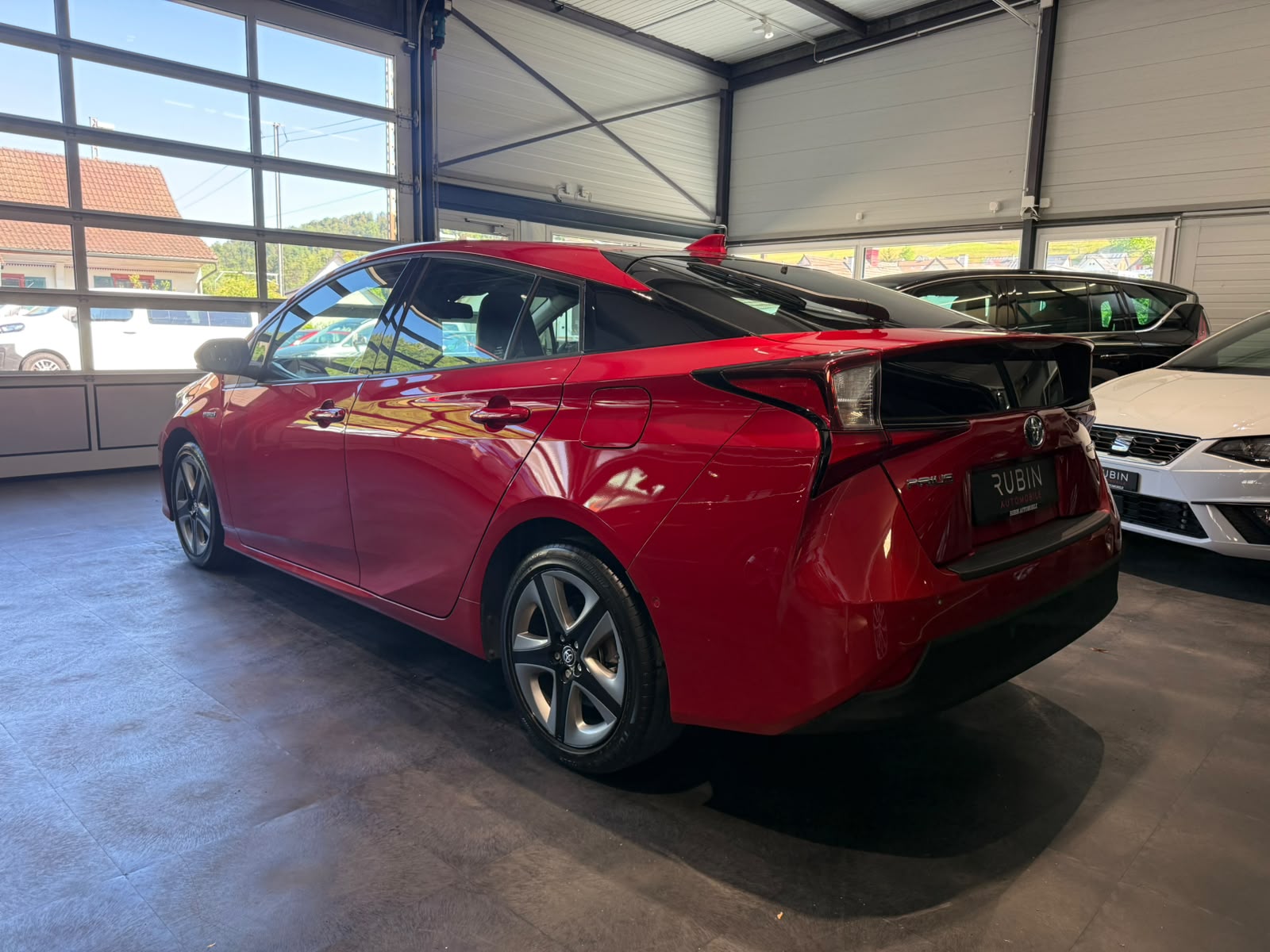 TOYOTA Prius 1.8 VVT-i HSD AWD-i Premium-image-2