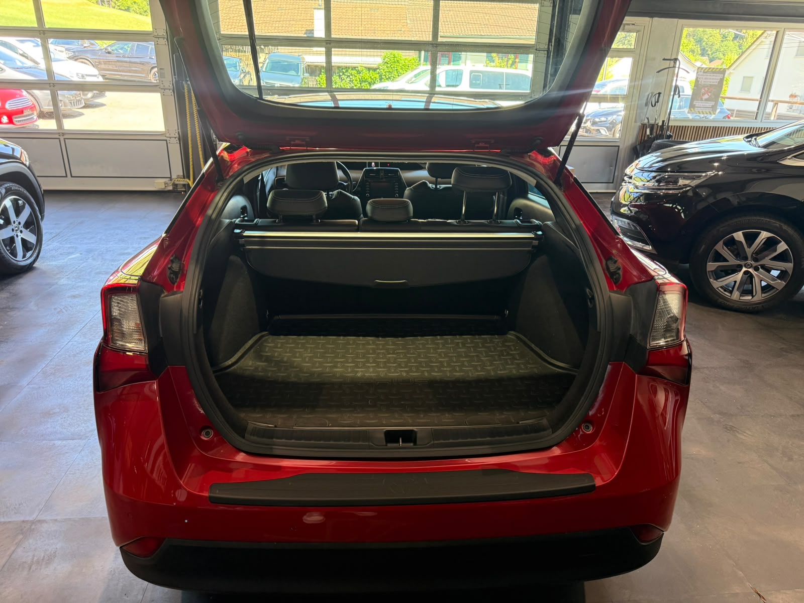 TOYOTA Prius 1.8 VVT-i HSD AWD-i Premium-image-4