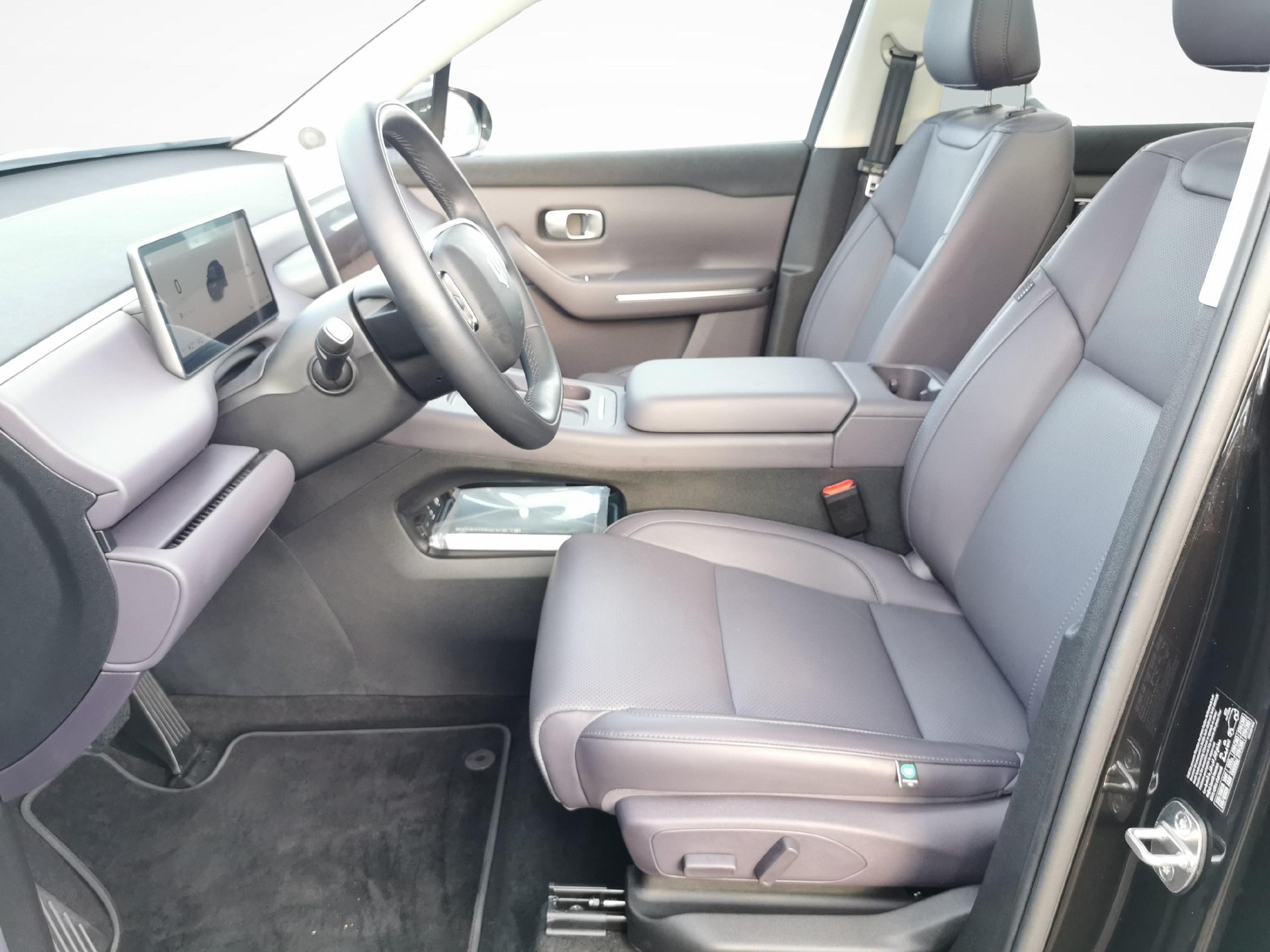 LEAPMOTOR C10 1.5 REEV Design-showroom-element-1