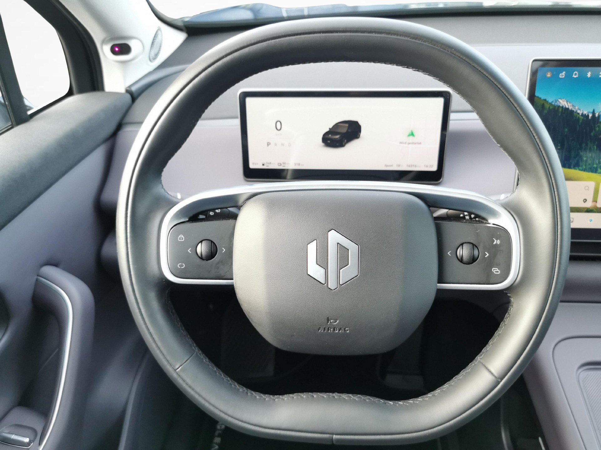 LEAPMOTOR C10 1.5 REEV Design-image-4