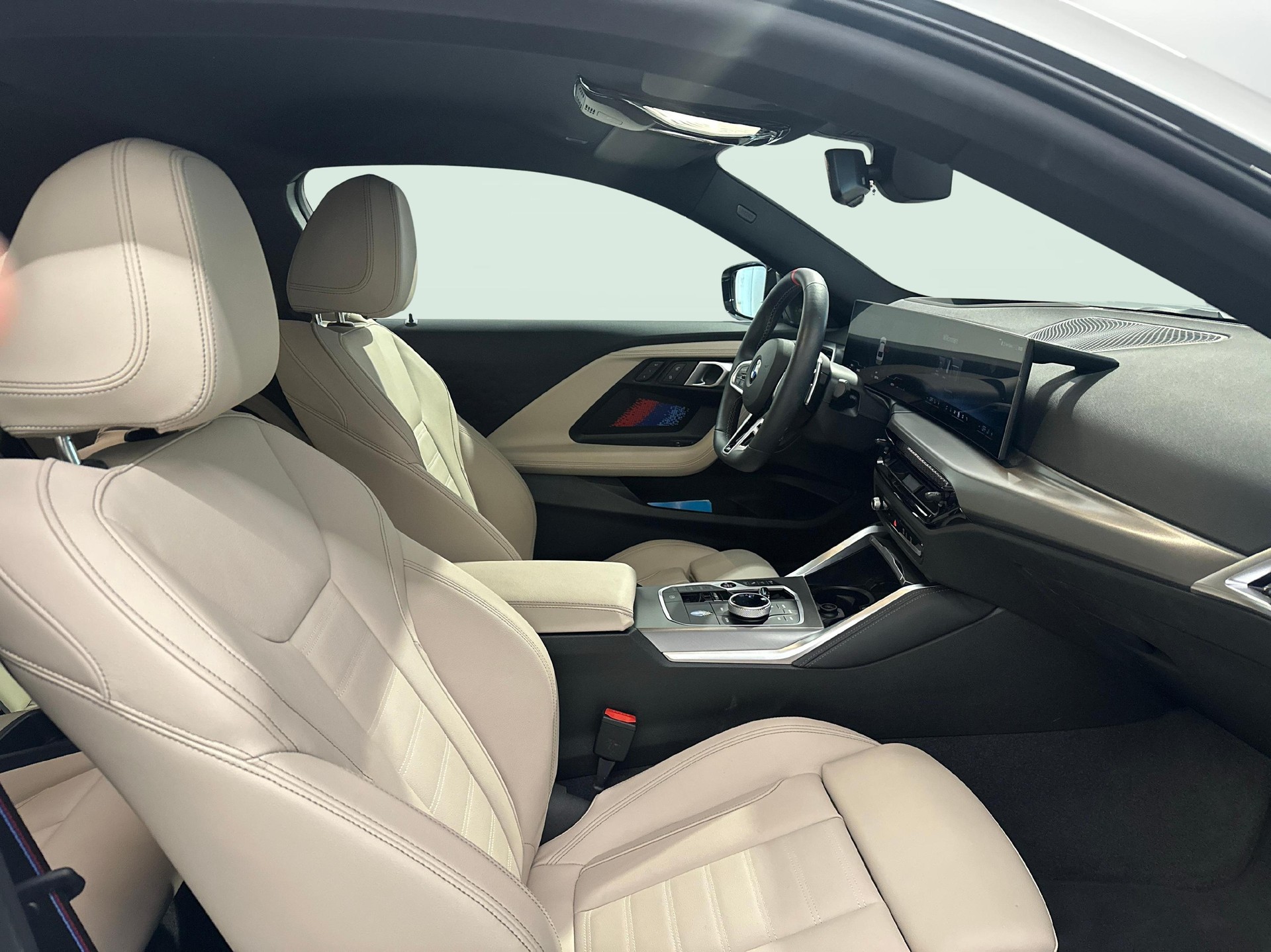 BMW M240i xDrive Coupé-image-9