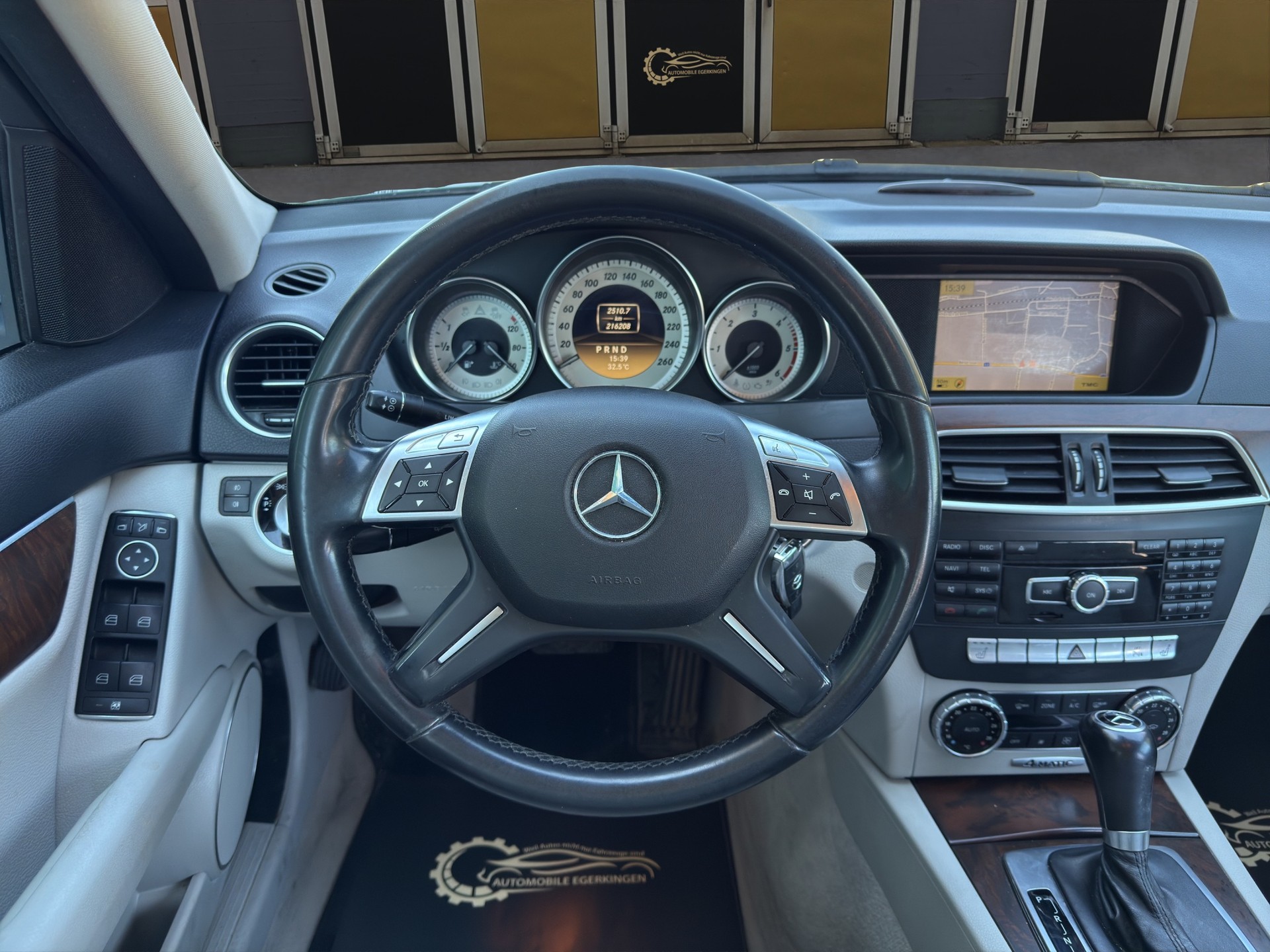 MERCEDES-BENZ C 250 CDI Elégance 4Matic 7G-Tronic-image-11