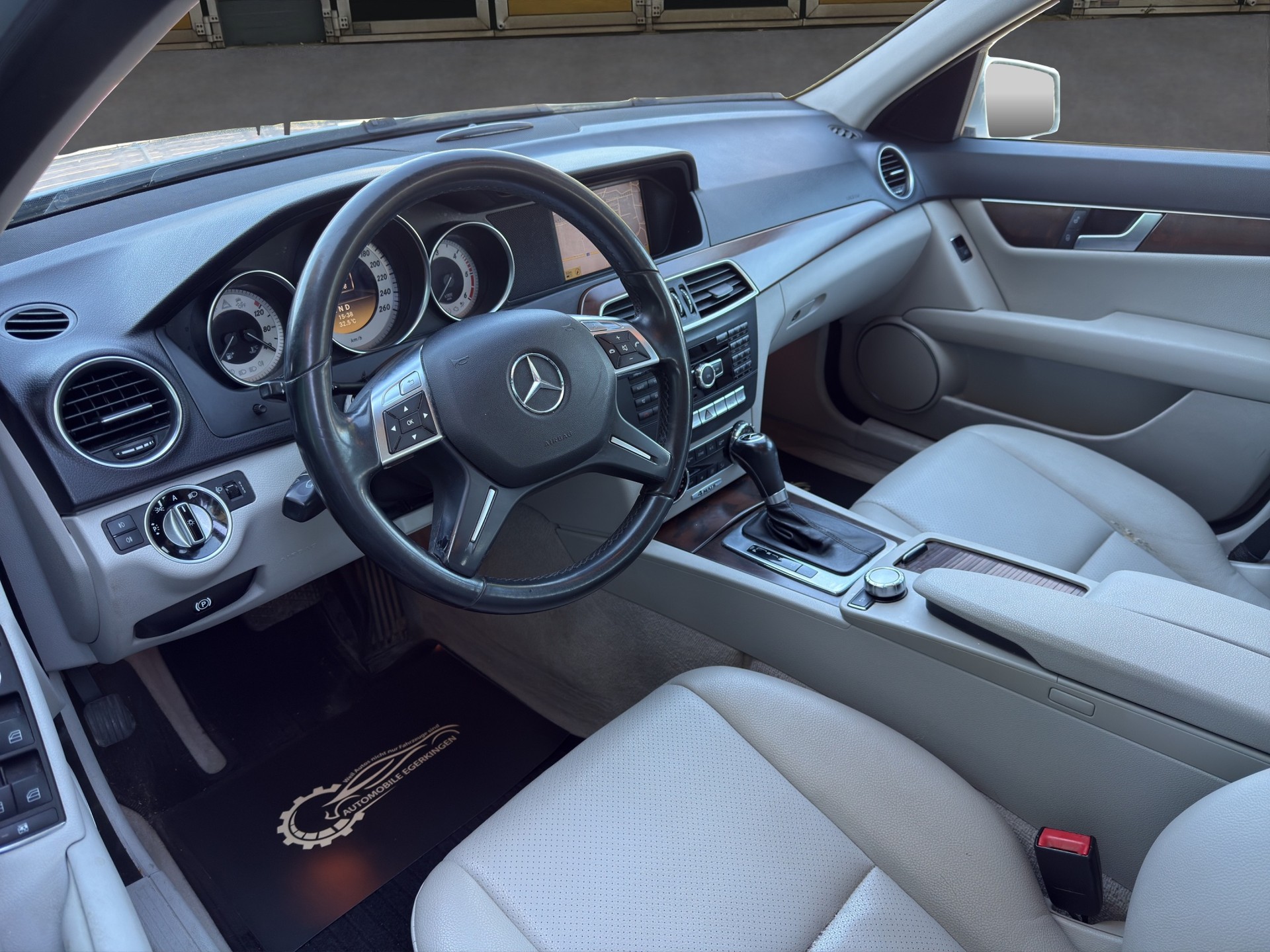MERCEDES-BENZ C 250 CDI Elégance 4Matic 7G-Tronic-image-8