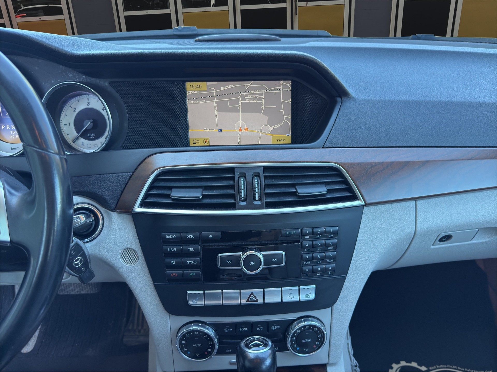 MERCEDES-BENZ C 250 CDI Elégance 4Matic 7G-Tronic-image-13