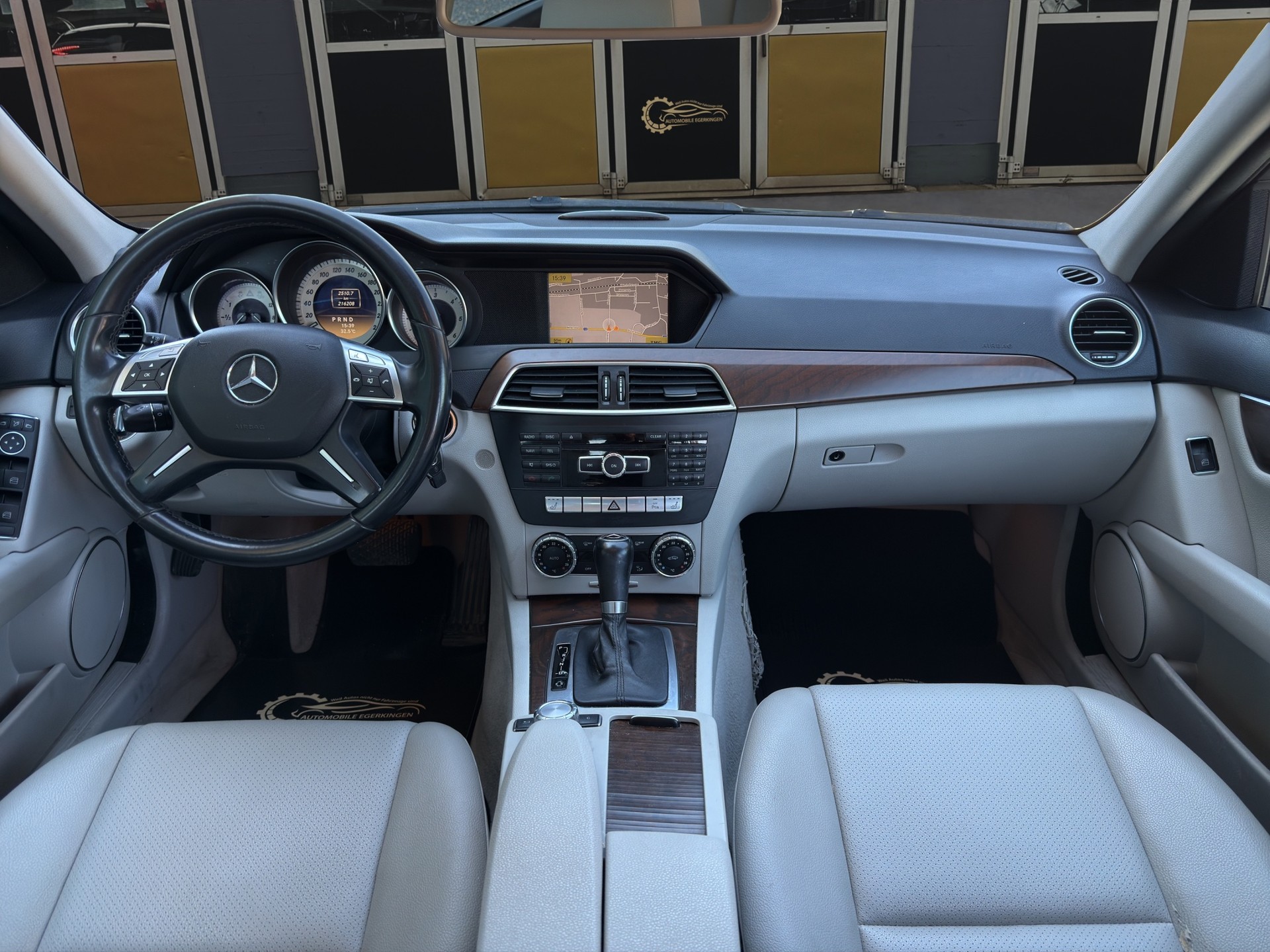 MERCEDES-BENZ C 250 CDI Elégance 4Matic 7G-Tronic-image-10