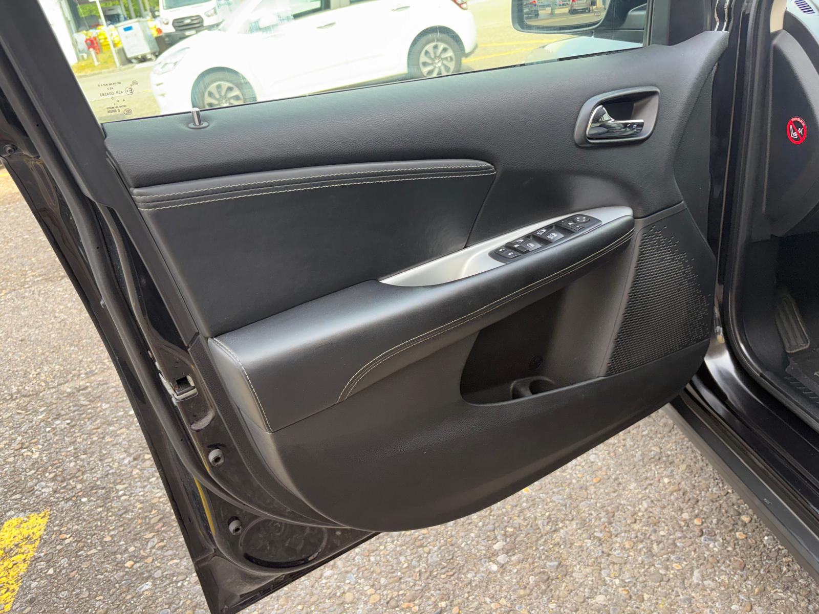 FIAT Freemont 2.0 MJ Urban 7-Sitz Leder AHK-image-4