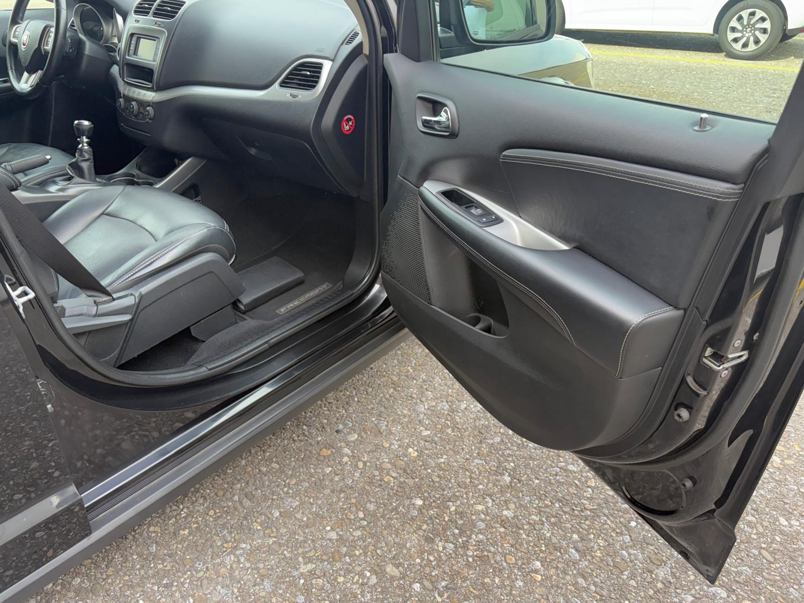 FIAT Freemont 2.0 MJ Urban 7-Sitz Leder AHK-image-9