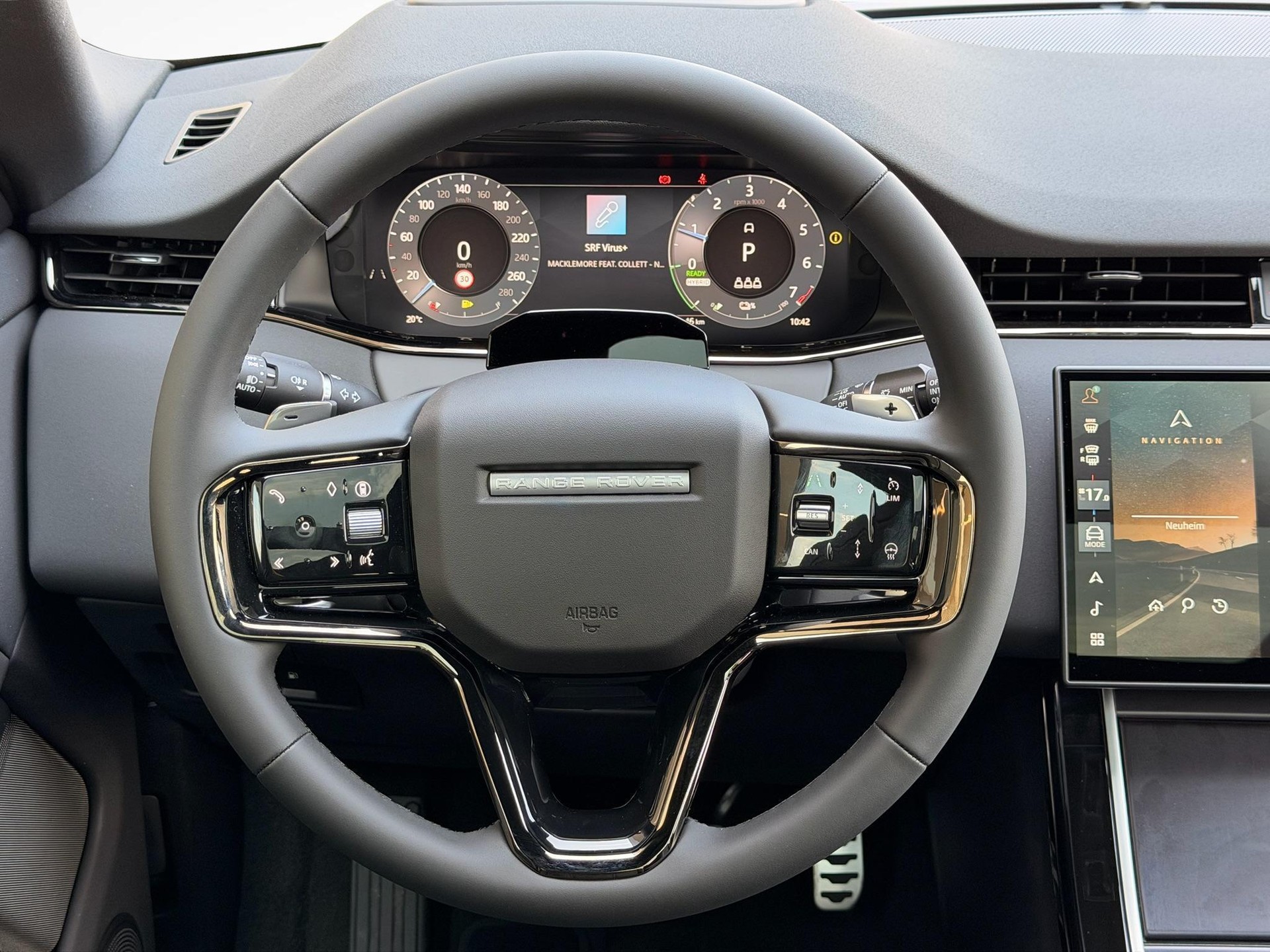 LAND ROVER Range Rover Evoque 1.5 T 270e Hoxton Edition-image-9