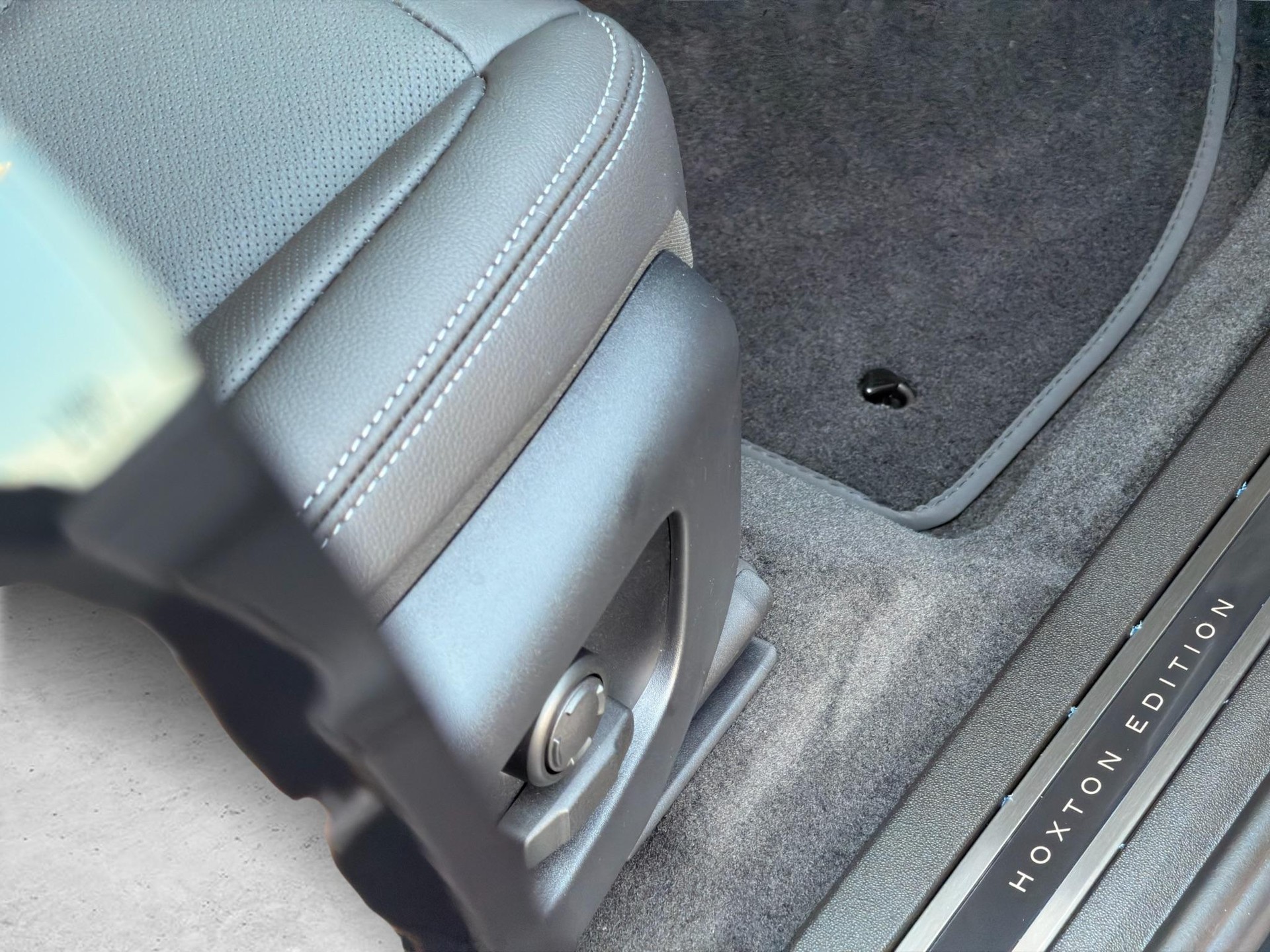 LAND ROVER Range Rover Evoque 1.5 T 270e Hoxton Edition-image-8