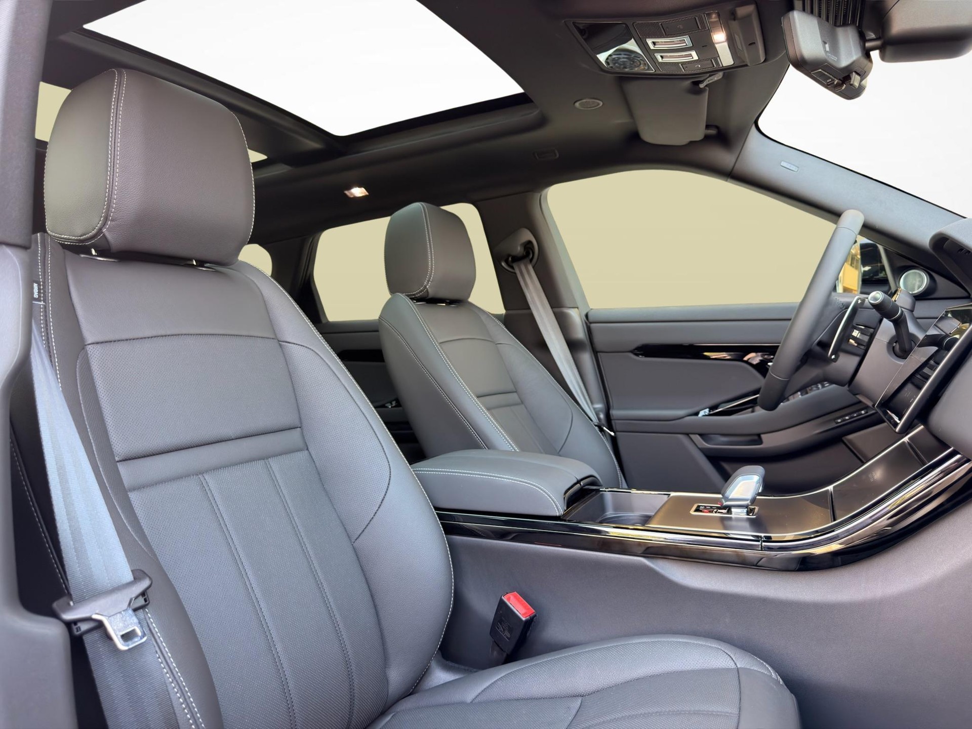 LAND ROVER Range Rover Evoque 1.5 T 270e Hoxton Edition-image-4