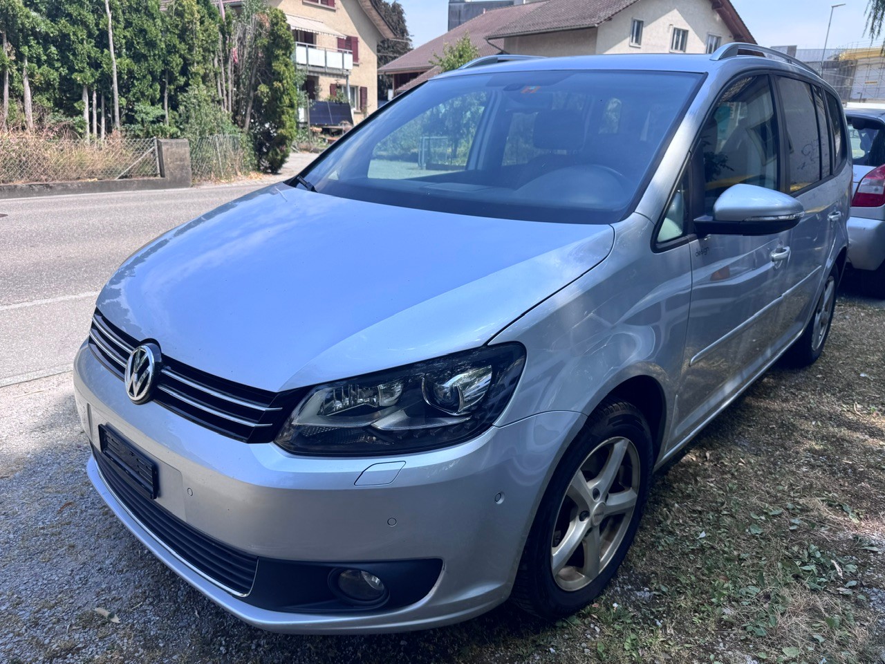 VW Touran 2.0 TDI BlueMotion Technology 65th Edition-image-1